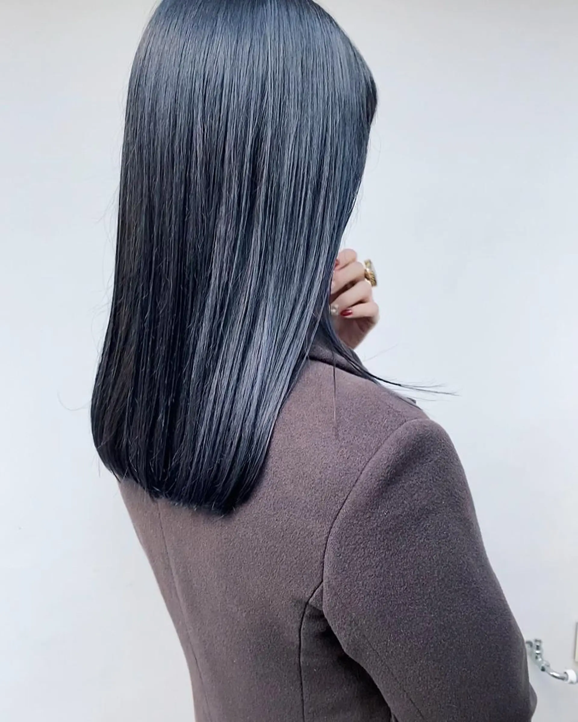 セミロング カラー 黒髪 ブリーチ ブルーカラー ブルーブラック ブリーチなしカラー tonari 梅田、中崎町のヘアスタイル