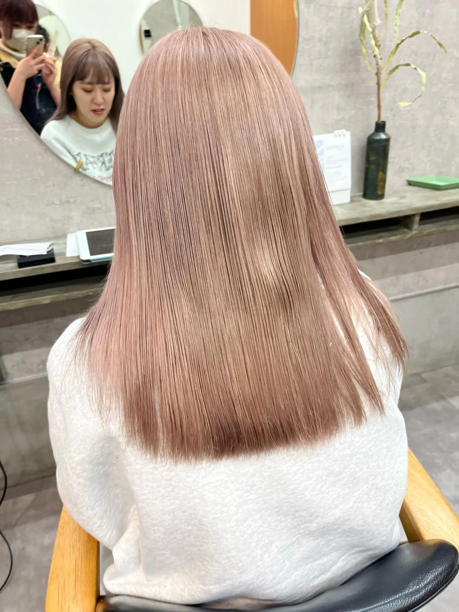 ミディアム カラー ベージュカラー ブリーチ ピンクカラー kana ARENDのヘアスタイル