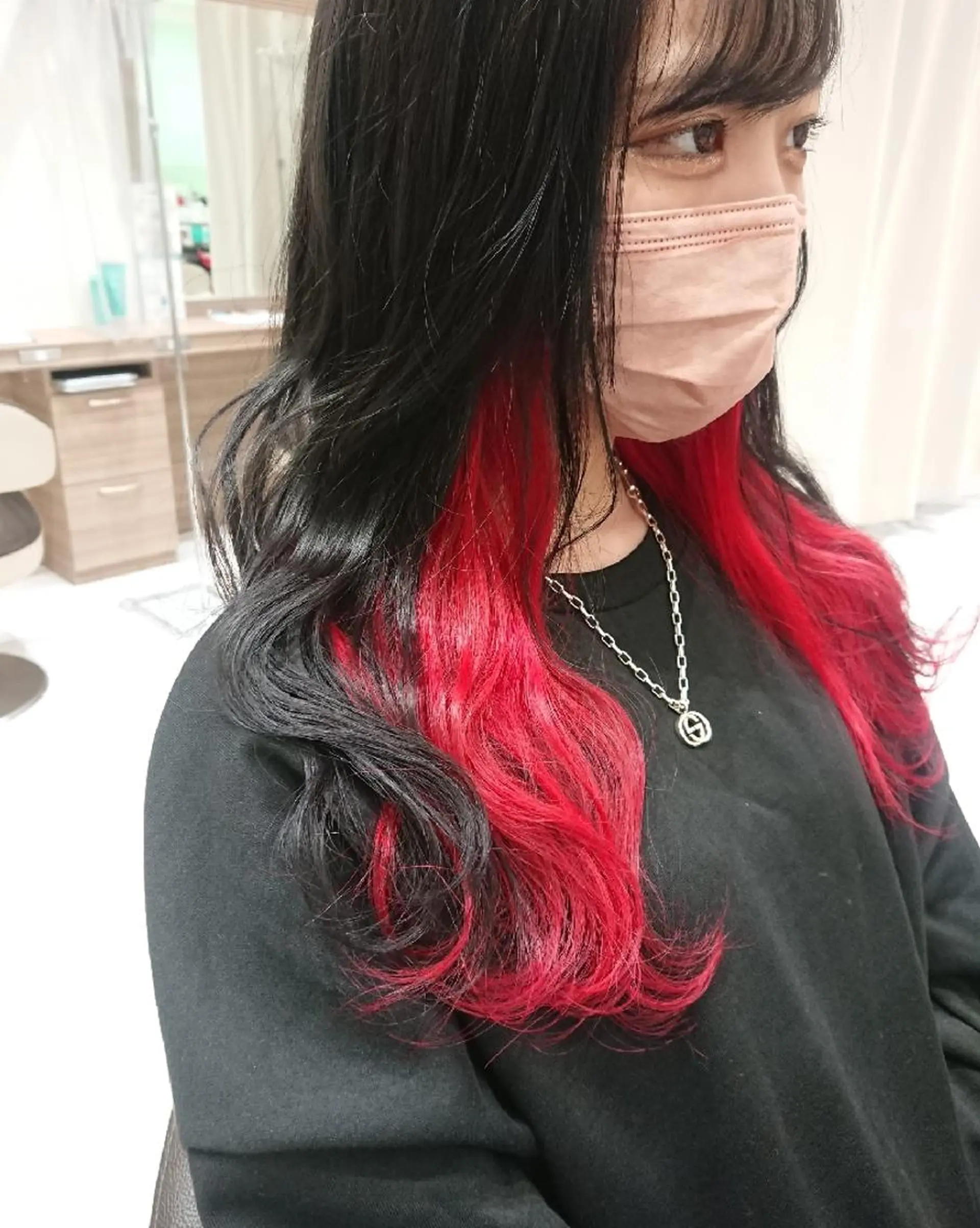 セミロング カラー 黒髪 ブリーチ ケアブリーチ インナーカラー レッドカラー あらげ 🌈推しカラー🌈ᵕのヘアスタイル