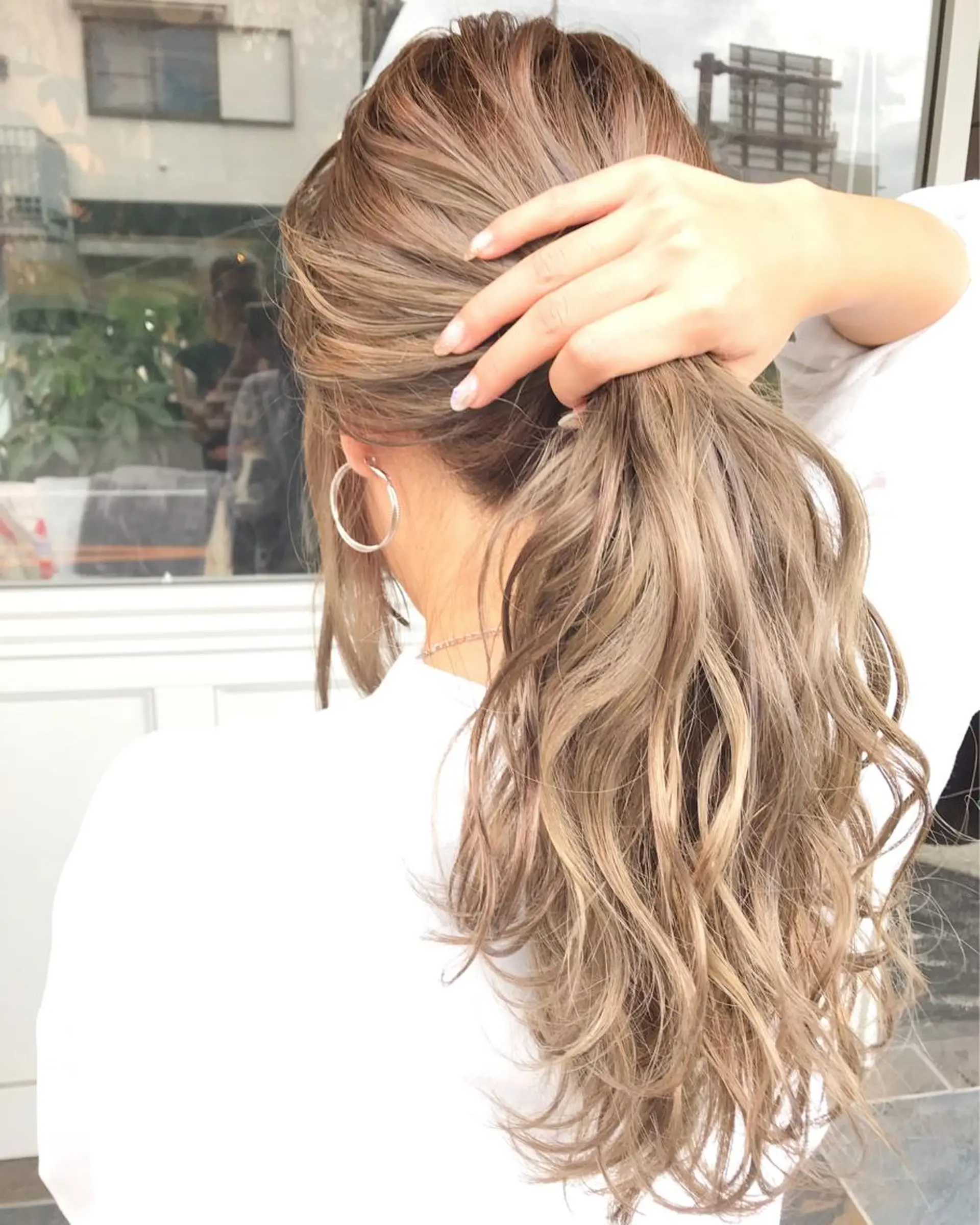 ロング カラー ヘアアレンジ お団子ヘア 切りっぱなしボブ バレイヤージュ ブリーチ グラデーションカラー Mariana/ 鶴原-ハイライトのヘアスタイル