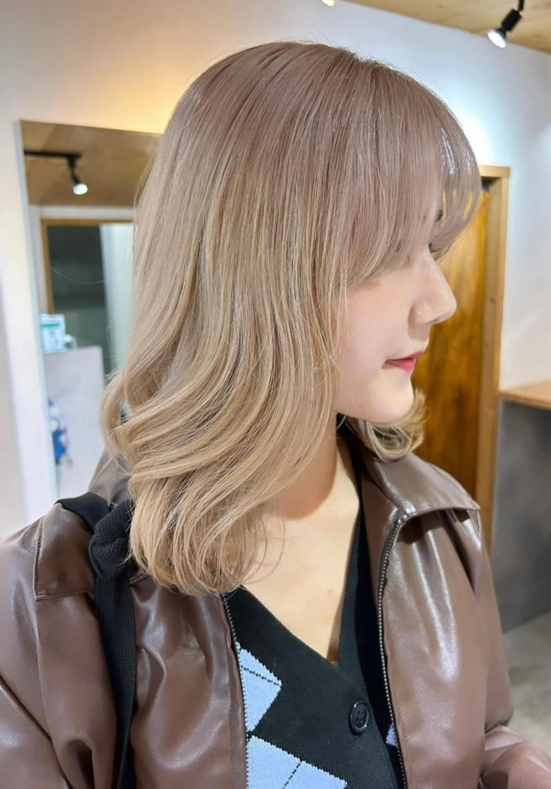 ミディアム カラー ベージュカラー ホワイトベージュ カット ヘアカラー トリートメント 🧸艶々韓国ヘア 🧁mizunaのヘアスタイル