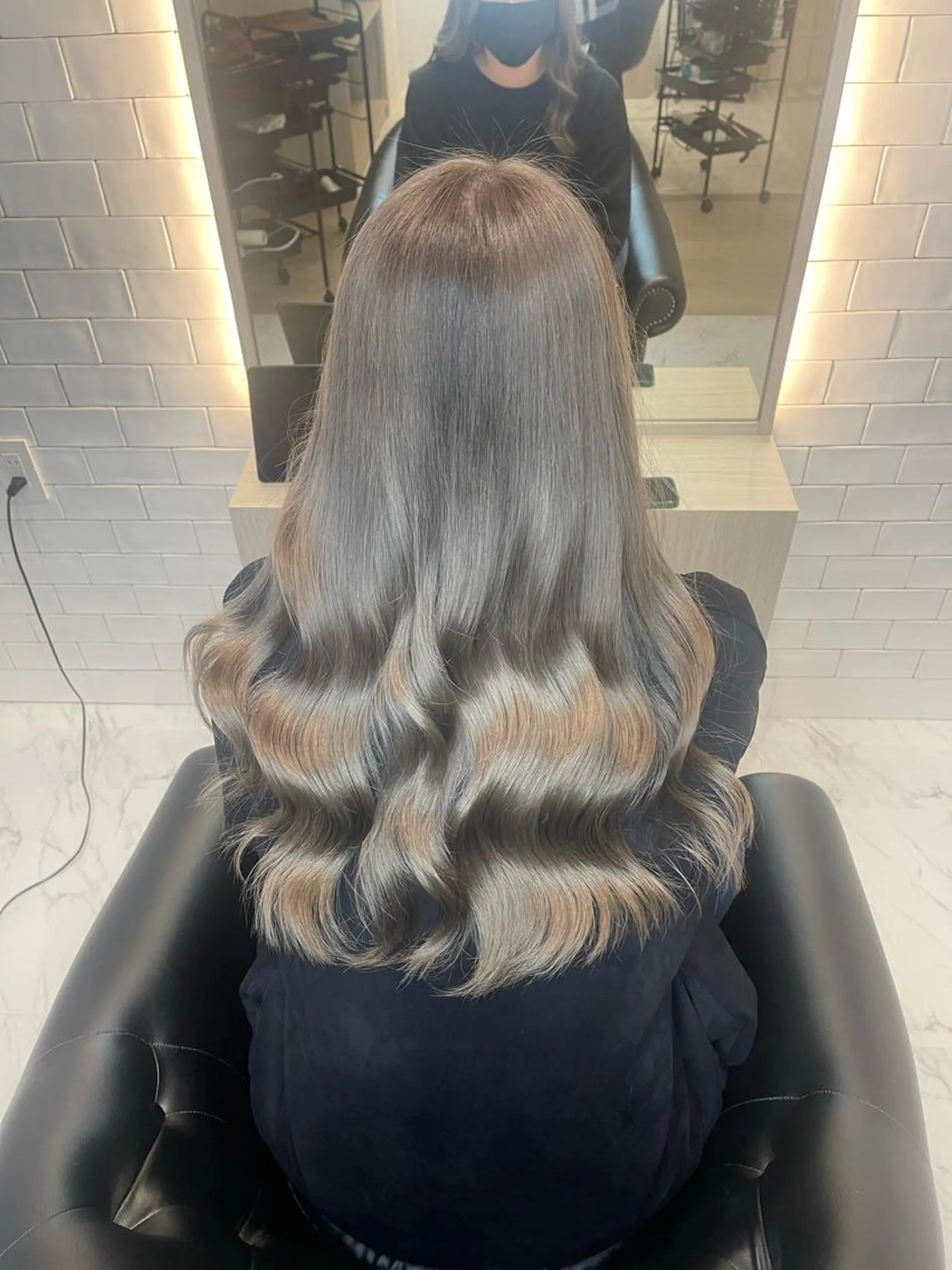 ロング カラー ヘアカラー トリートメント emi/髪質改善/ 韓国風/艶カラーのヘアスタイル