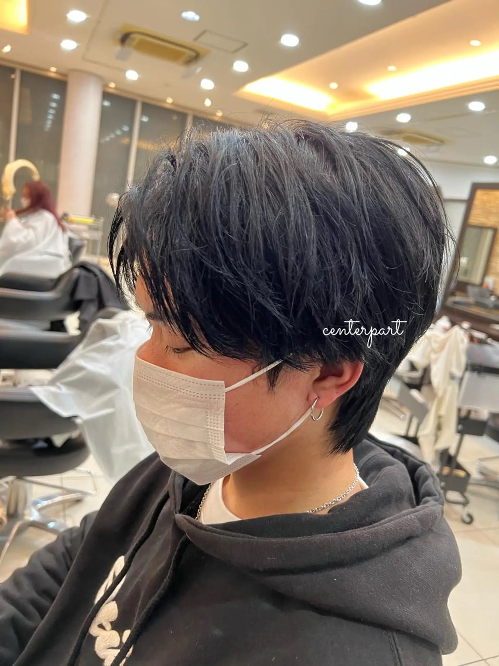 ショート メンズ センターパート メンズハイライト メンズインナーカラー メンズパーマ ハイライト 小山 雄大のヘアスタイル