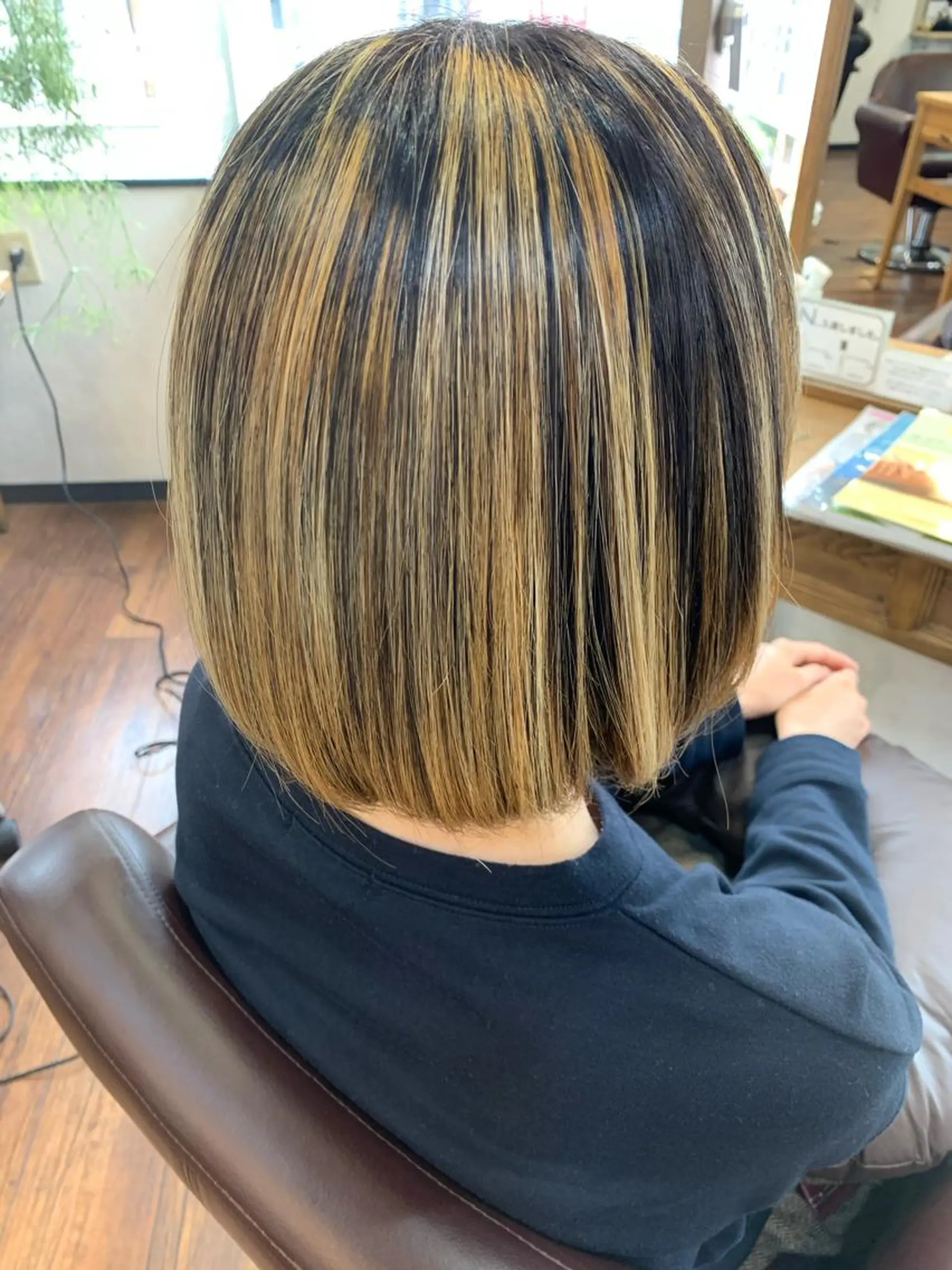 ショート トリートメント 酸熱トリートメント レイヤーカット、 大人可愛い　中村美羅のヘアスタイル