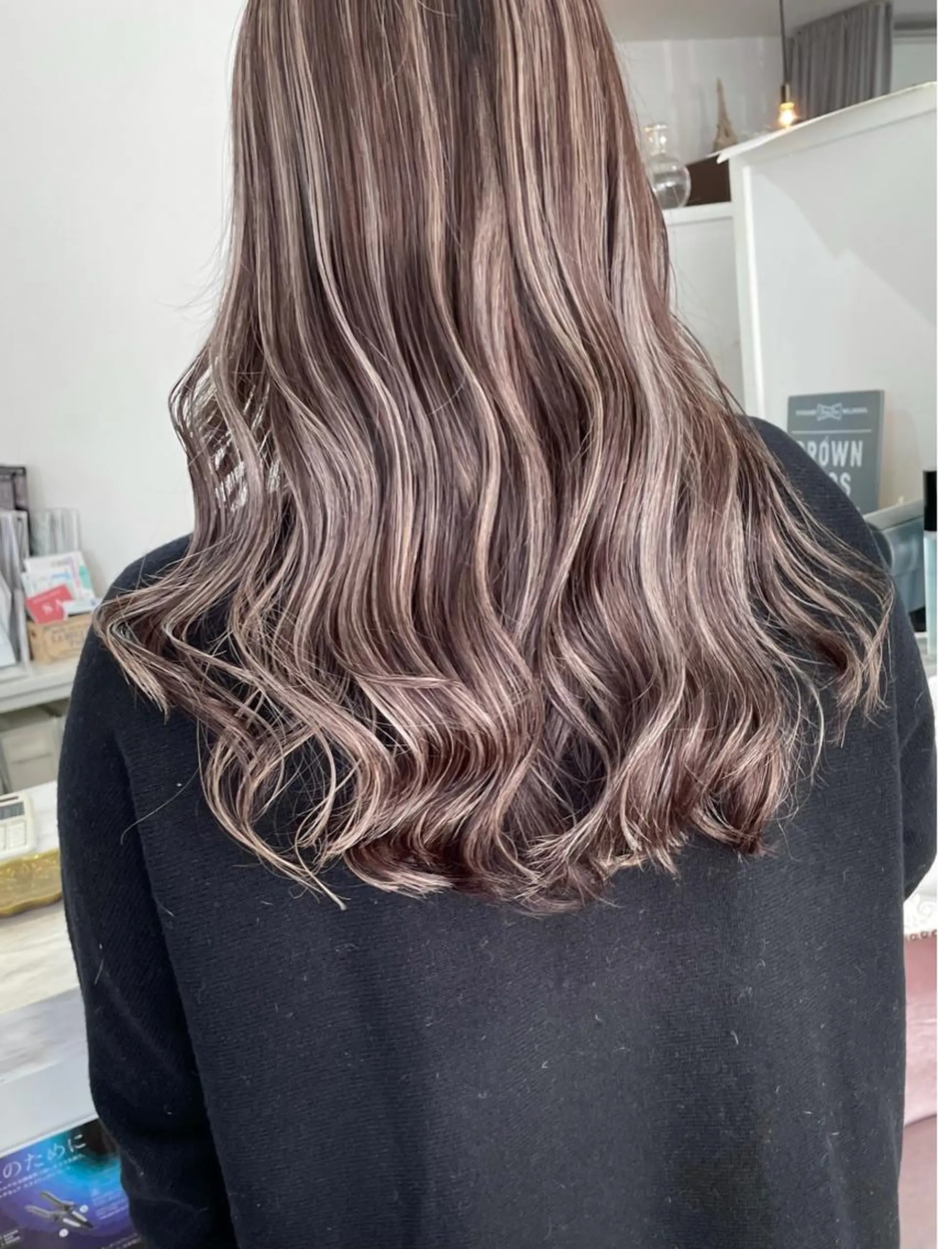 ロング ハイライト ヘアカラー トリートメント Lit所属・Lit.豊橋 夏目のヘアスタイル