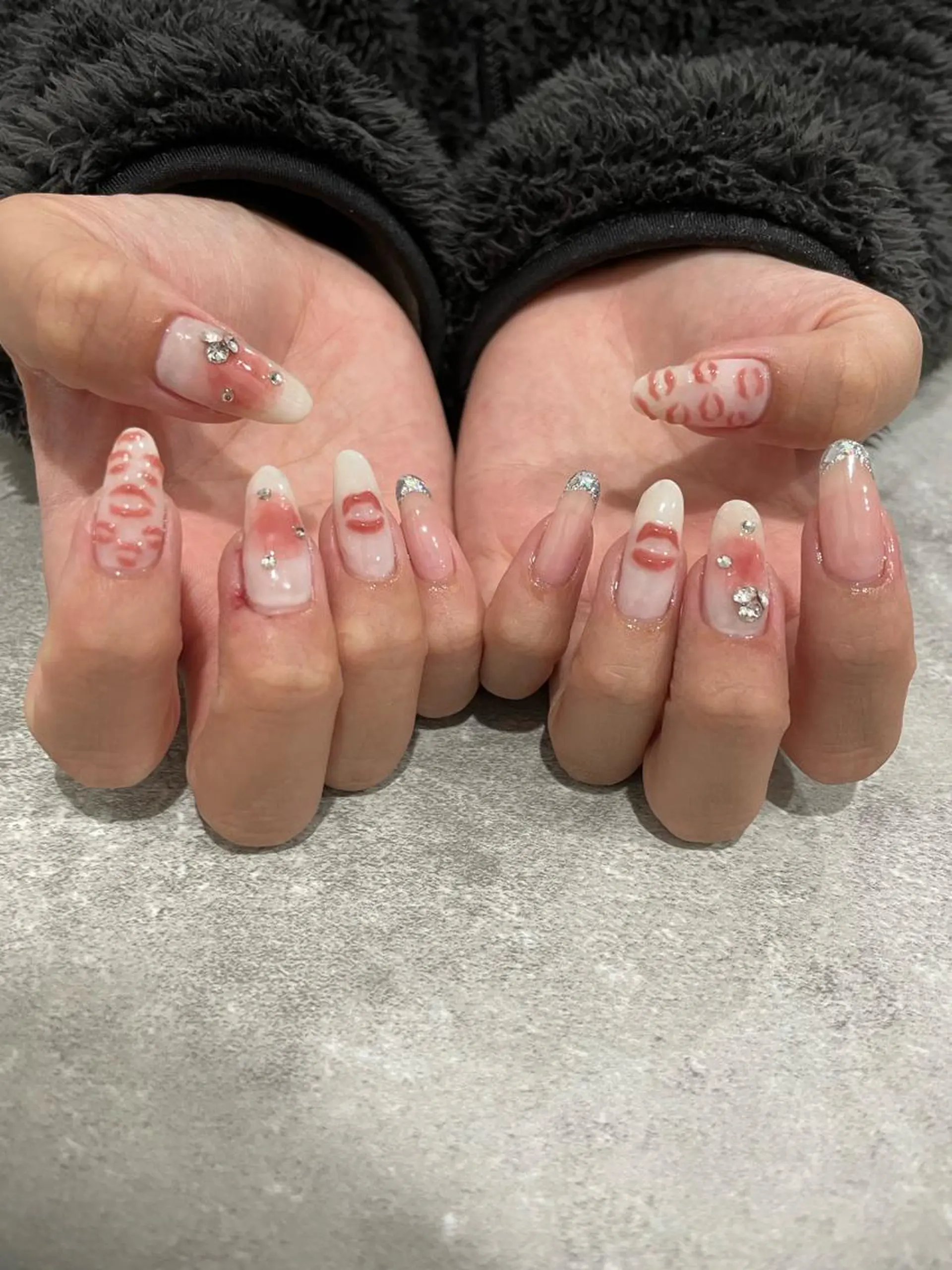 ネイル 持ち込み ストーンネイル Raviliss ♡のネイルデザイン