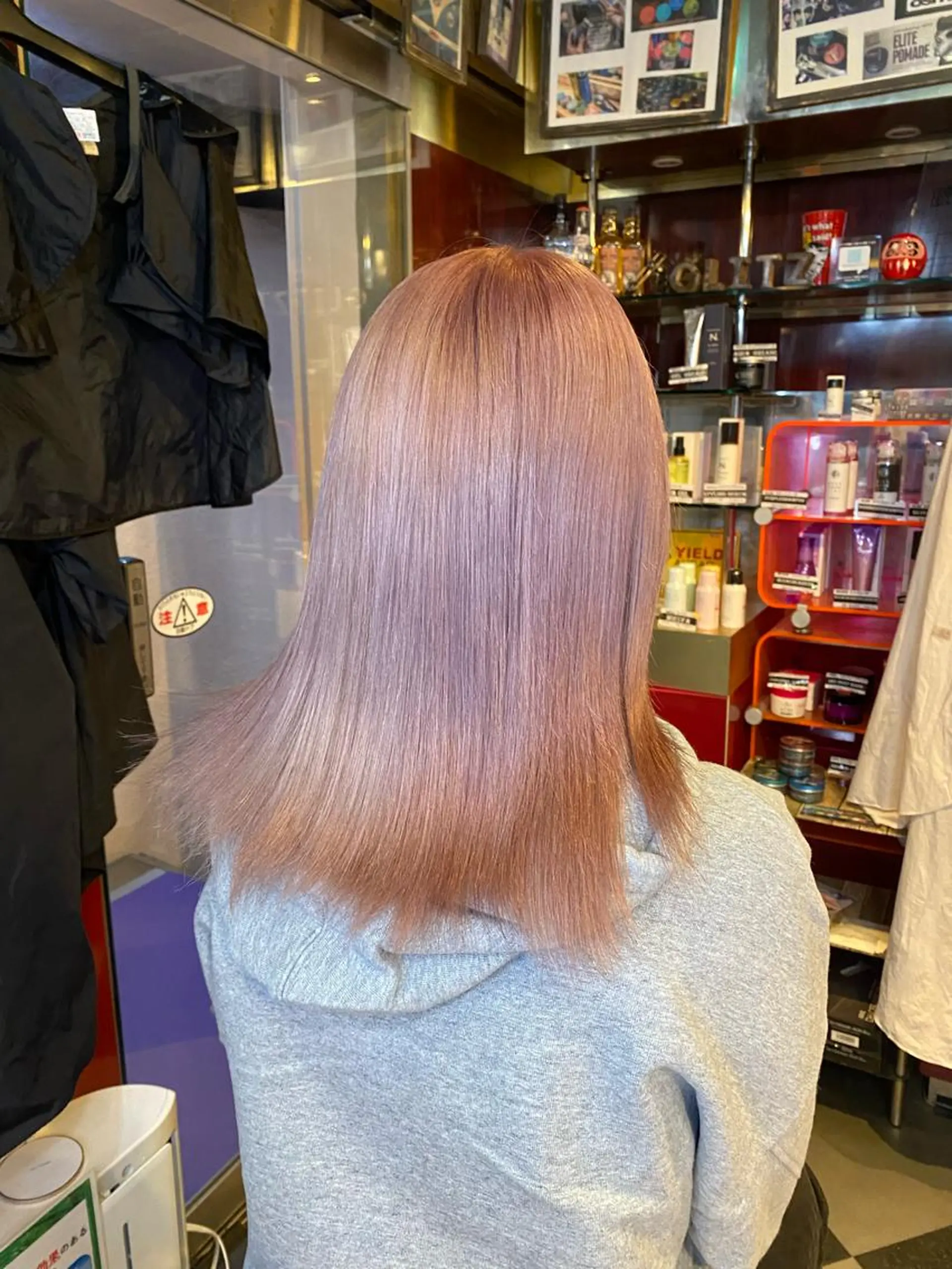 ミディアム カラー ピンクカラー ホワイトピンク カット ヘアカラー トリートメント レイヤーカット/ カラー/長谷恵花のヘアスタイル