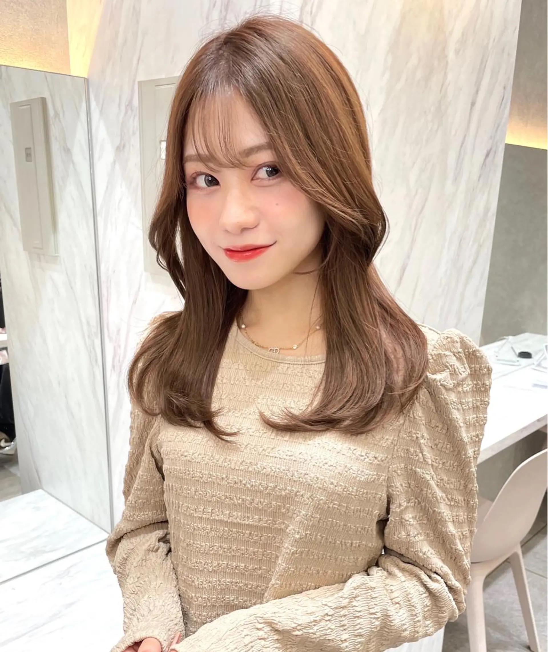 ミディアム カット ヘアカラー rina／ベージュ ワンホン/韓国ヘアのヘアスタイル
