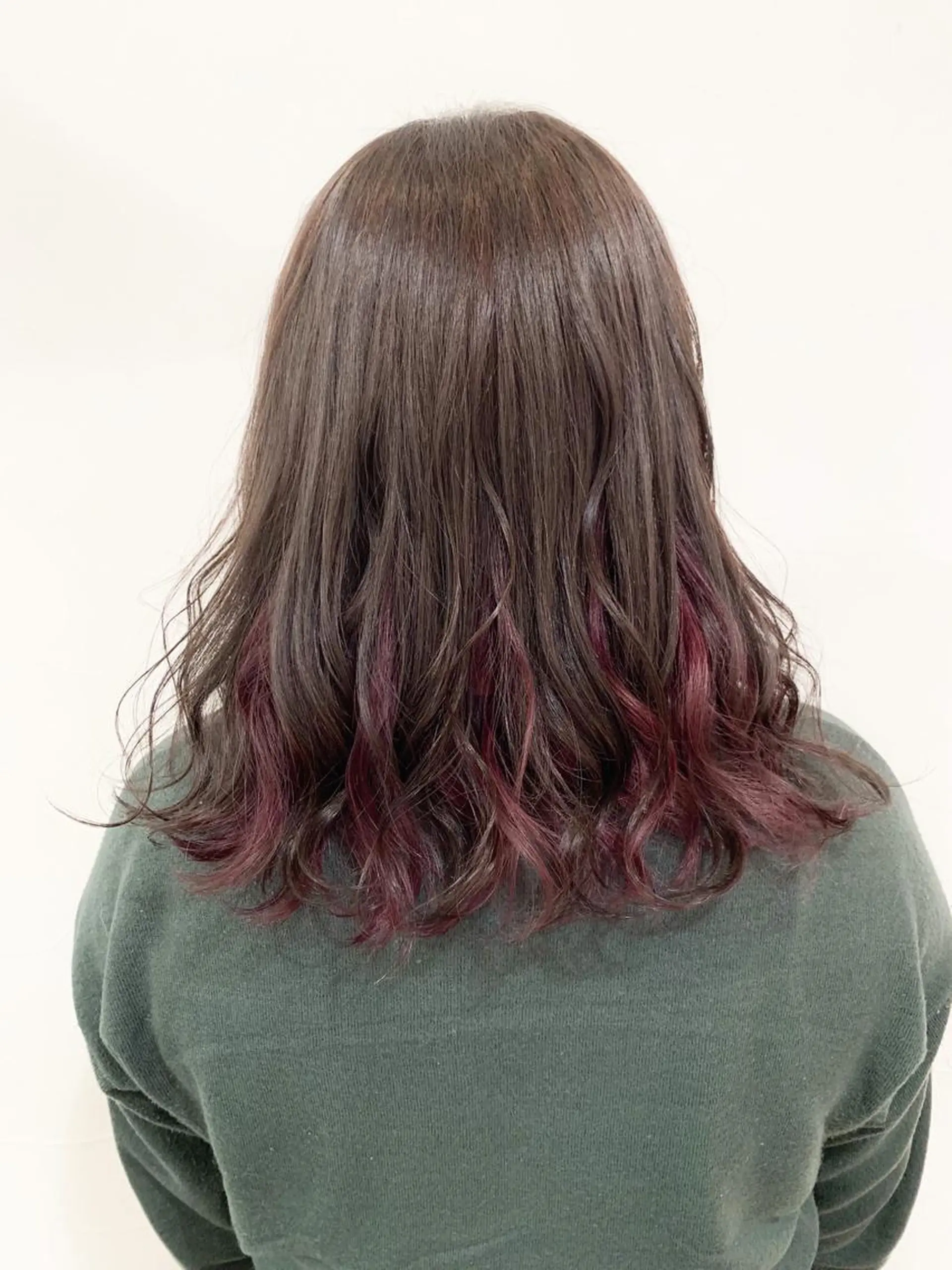 セミロング カラー 乳井 悠香のヘアスタイル