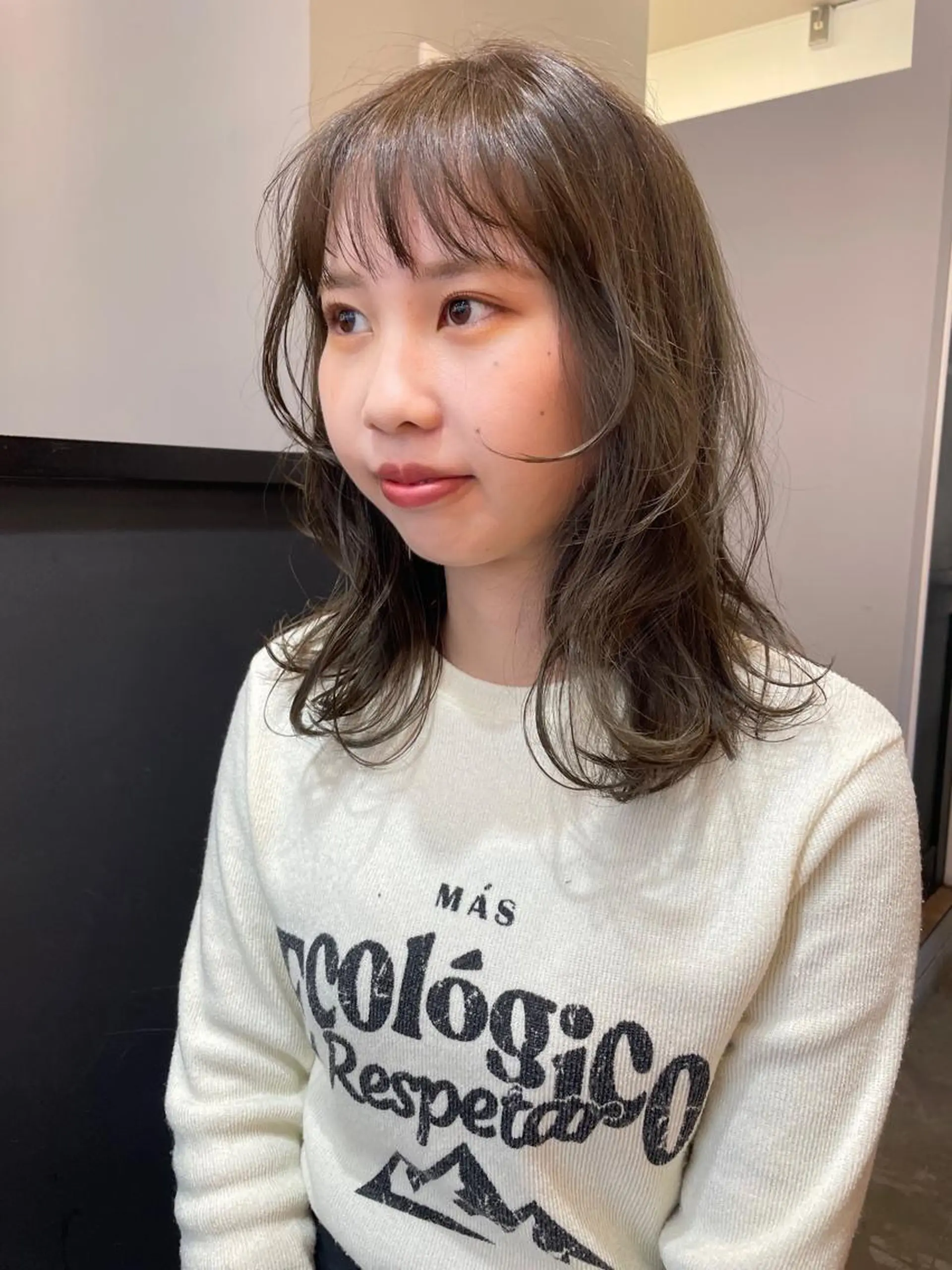 セミロング カラー ベージュカラー オリーブベージュ カット ヘアカラー 狩野 羅夢のヘアスタイル
