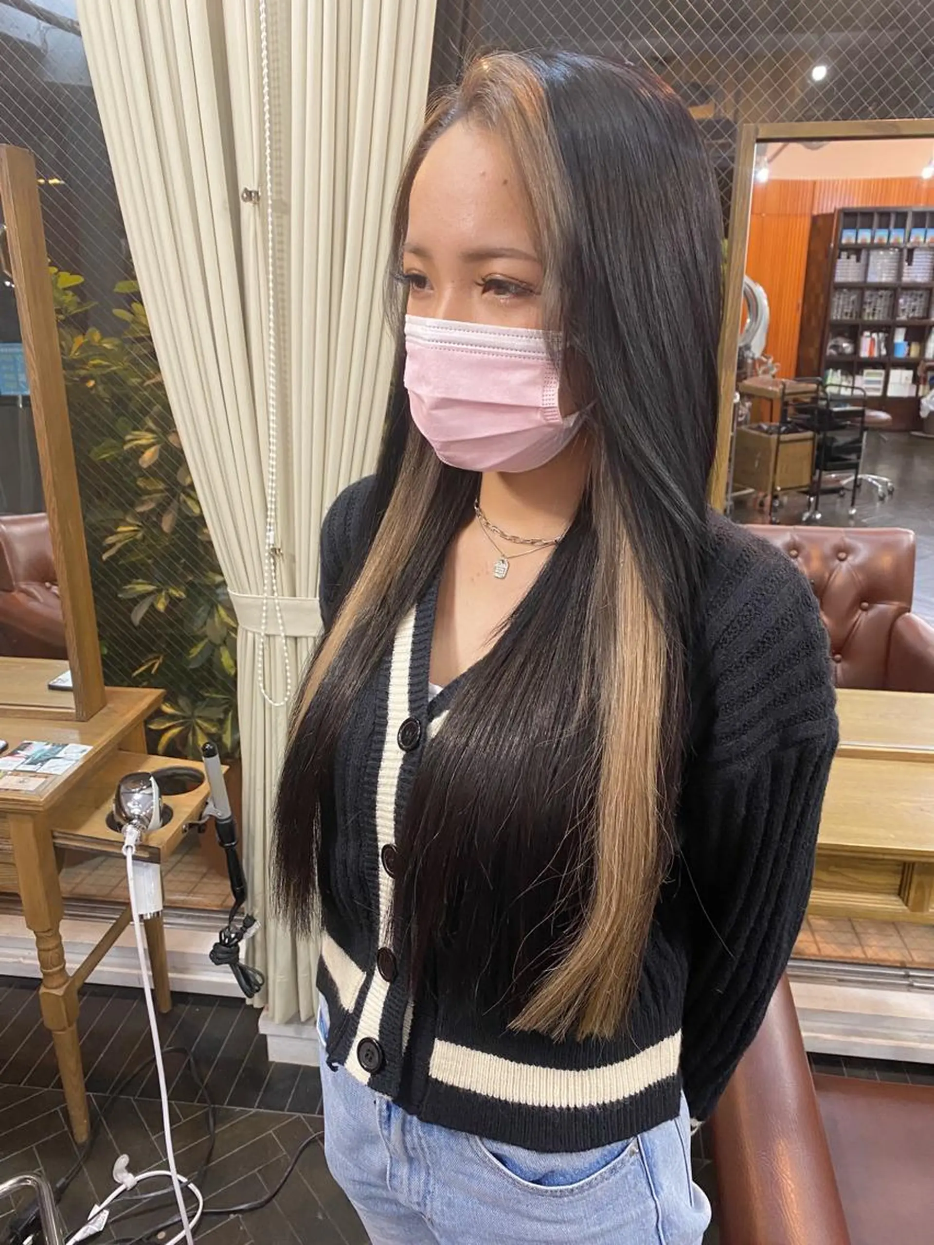 ロング カラー ミストバング フェイスフレーミング モモカ/ハイトーン /バレイヤージュのヘアスタイル