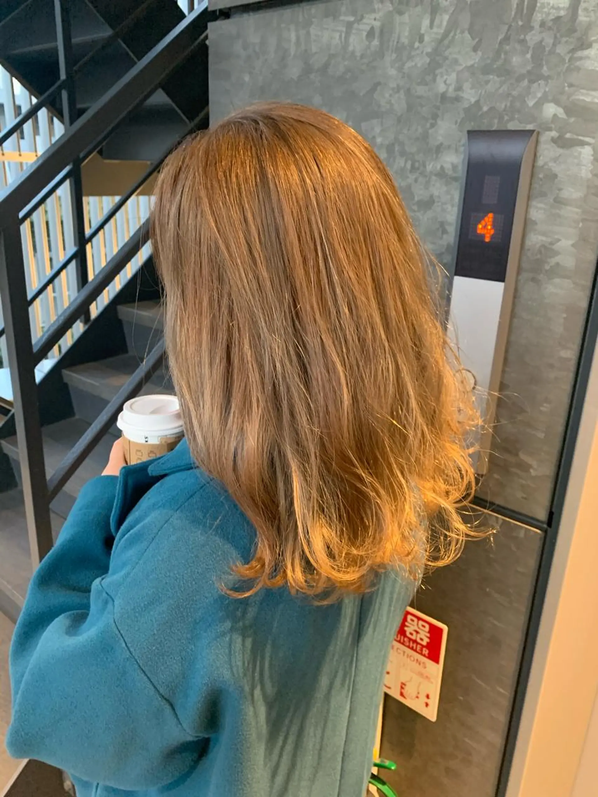 ロング カラー ベージュカラー ブリーチ イルミナカラー ミルクティーベージュ 髪質改善/白髪ぼかし KENTAのヘアスタイル