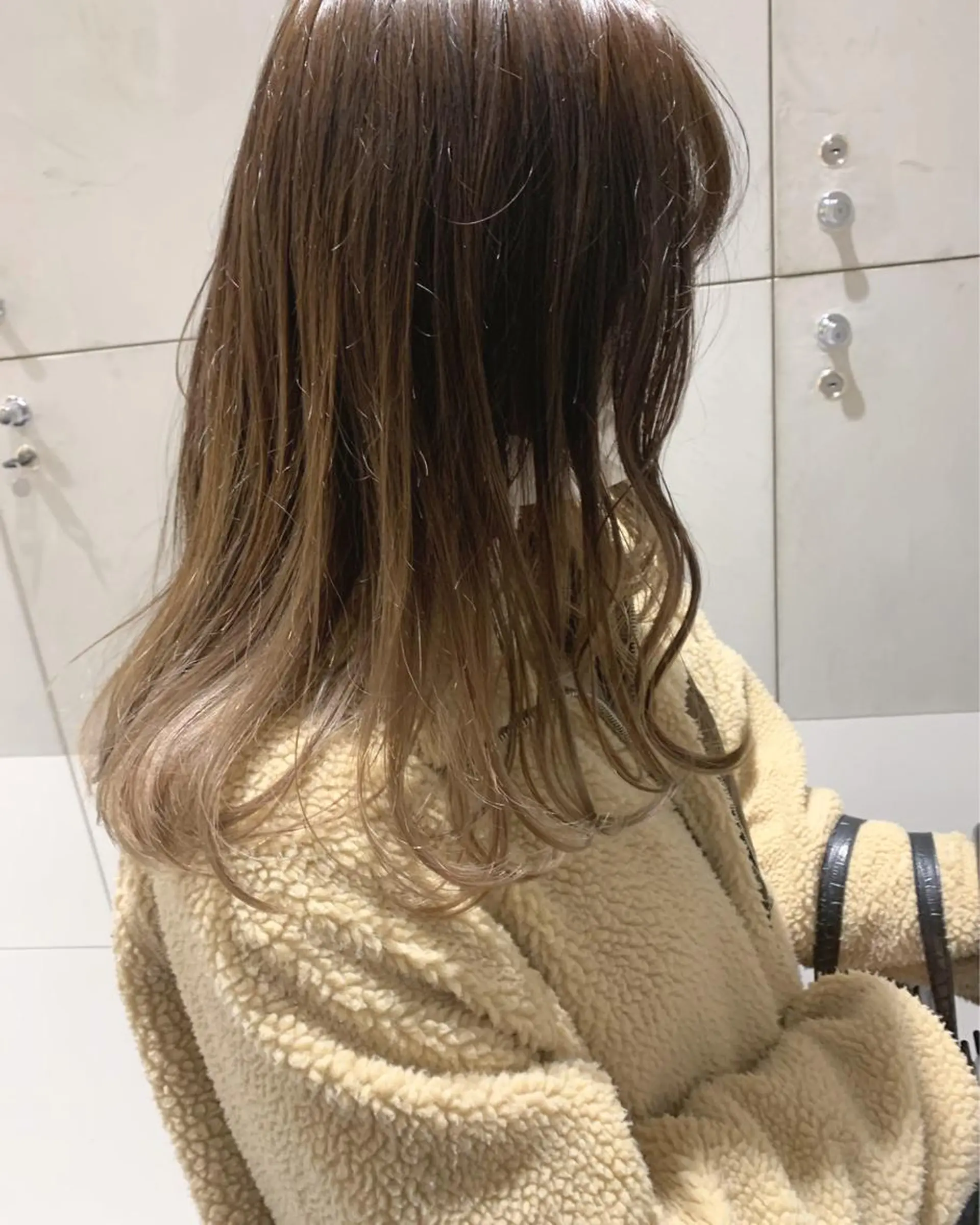 セミロング カラー ベージュカラー グラデーションカラー minami🪷 暖色カラーのヘアスタイル