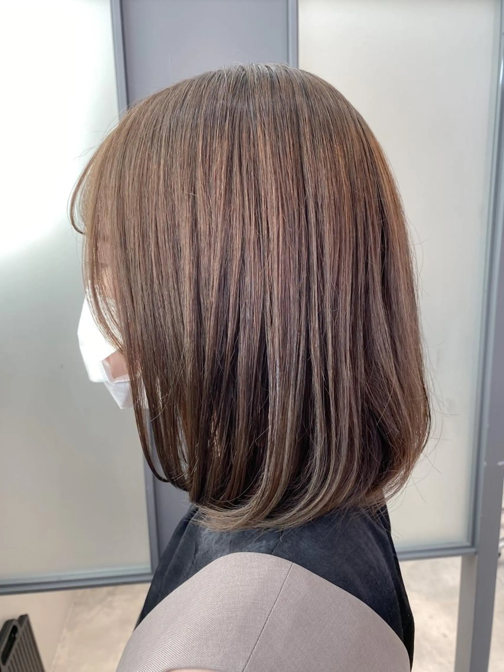 セミロング カラー アッシュ ミルクティーアッシュ 【透明感、艶髪】西村 有司のヘアスタイル