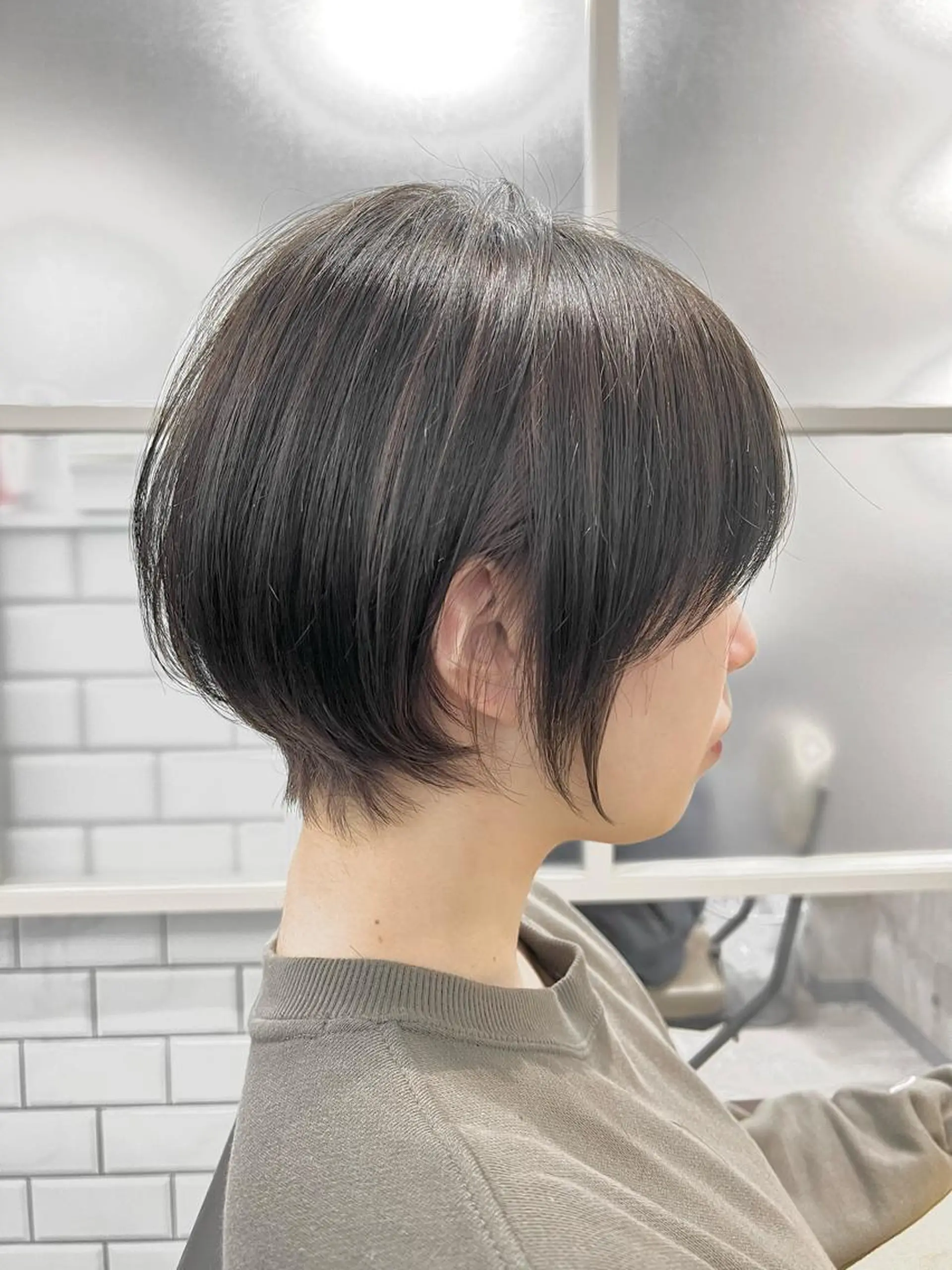ショート カラー ブリーチ ダブルカラー インナーカラー 髪質改善 韓国風ヘア カット ヘアカラー newi ナカノのヘアスタイル