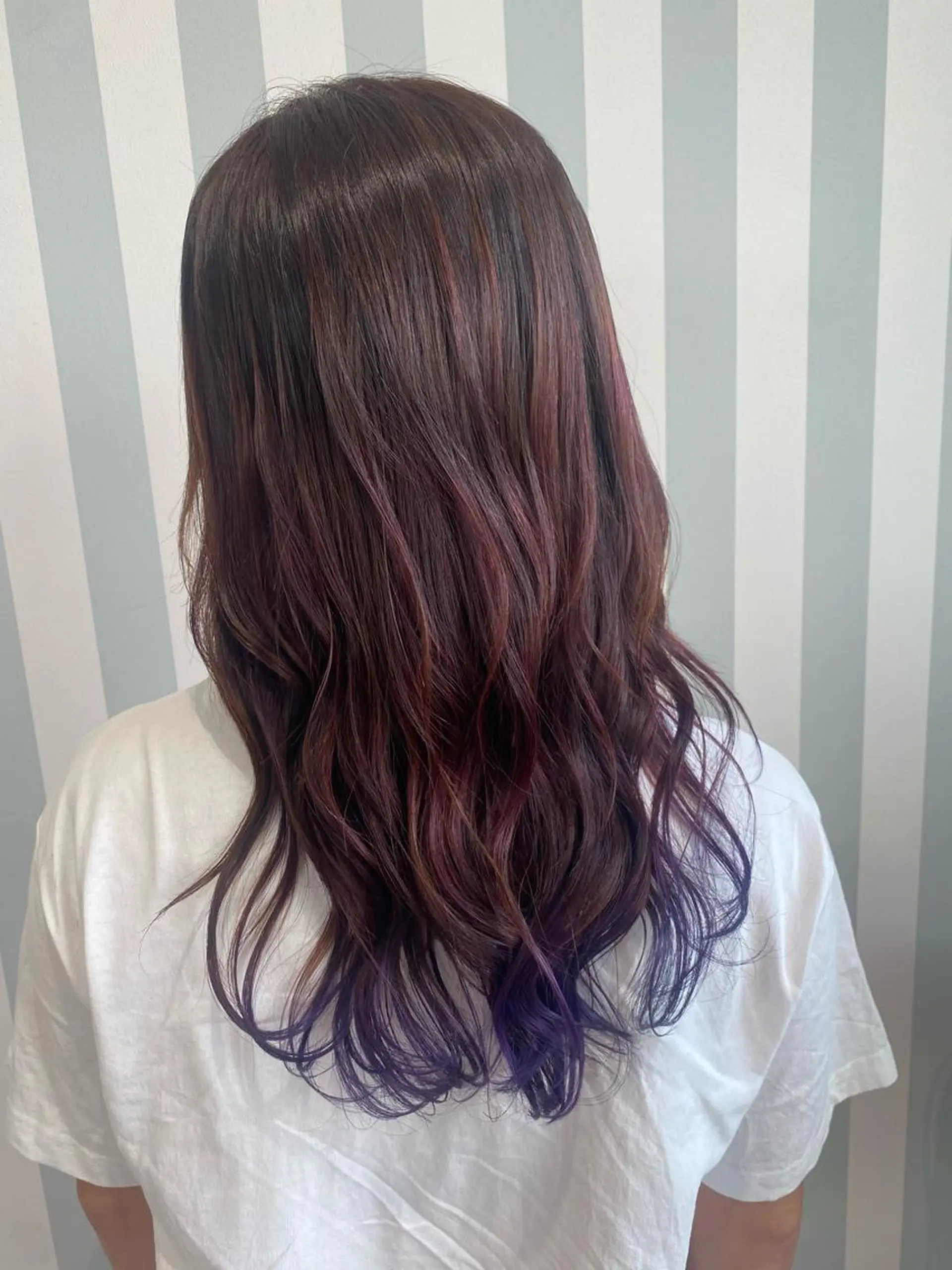 ロング パープルカラー 小顔レイヤー/ ベージュ🤍Rieのヘアスタイル