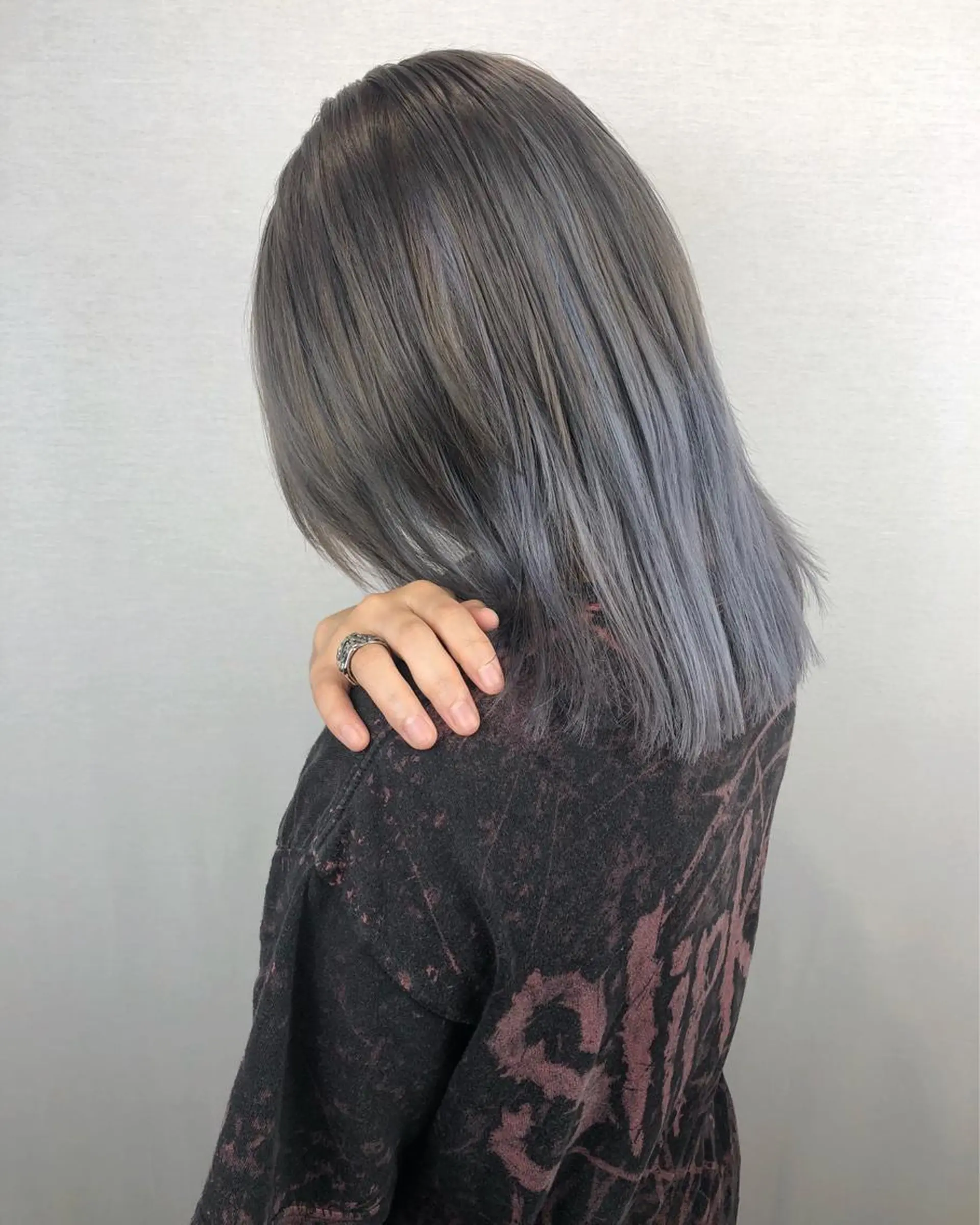 セミロング カラー アッシュ ブリーチ 透明感カラー ホワイトアッシュ ヘアカラー 🤍2nd🤍田所 美希のヘアスタイル