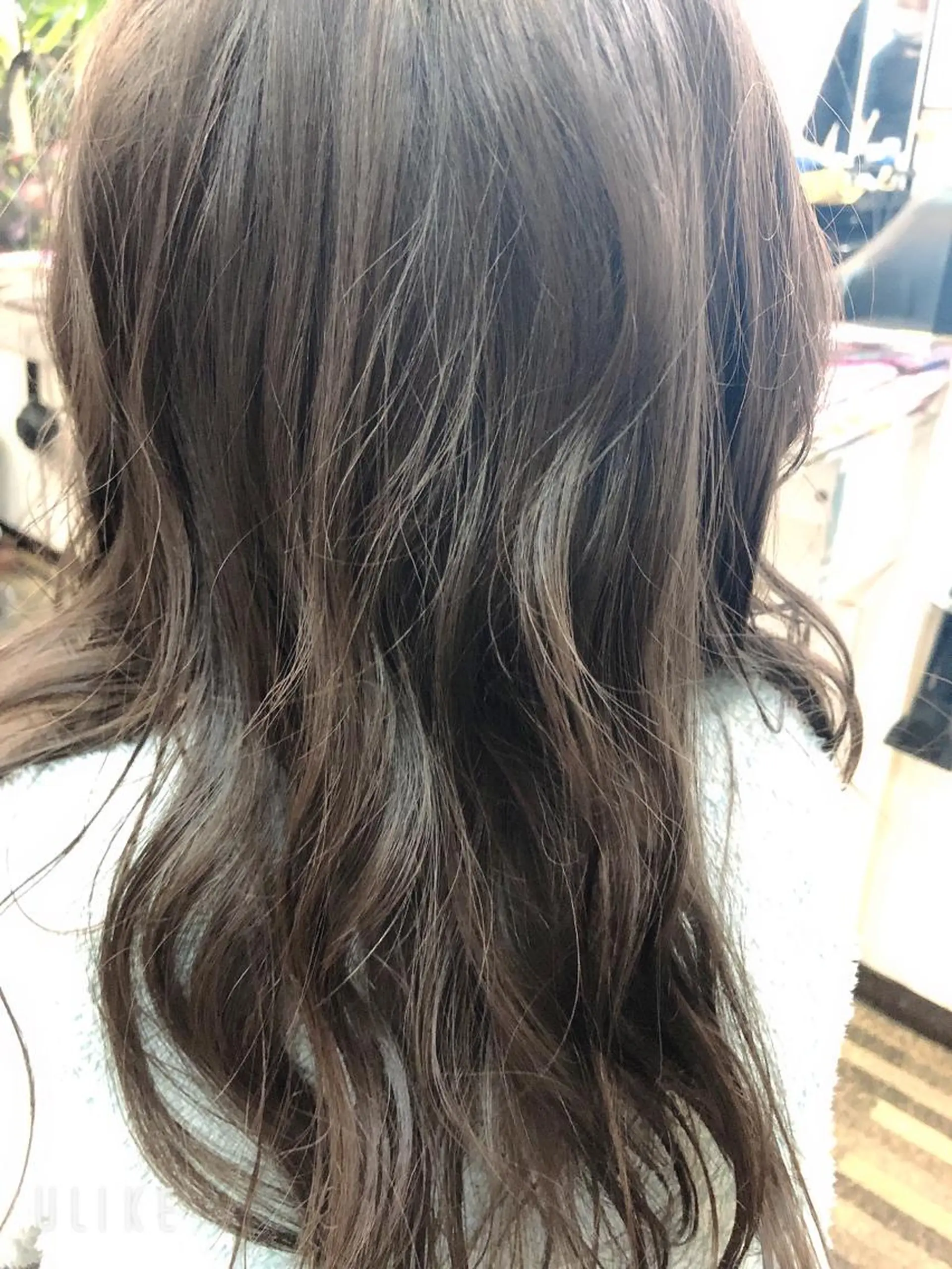 セミロング 佐々木 綾のヘアスタイル