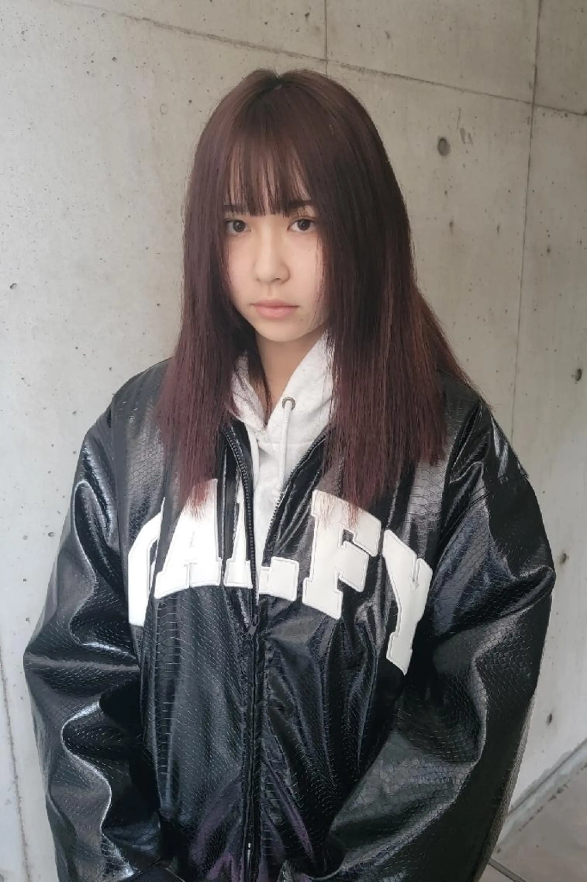 カラー ミディアム OMA　 カタギシのヘアスタイル