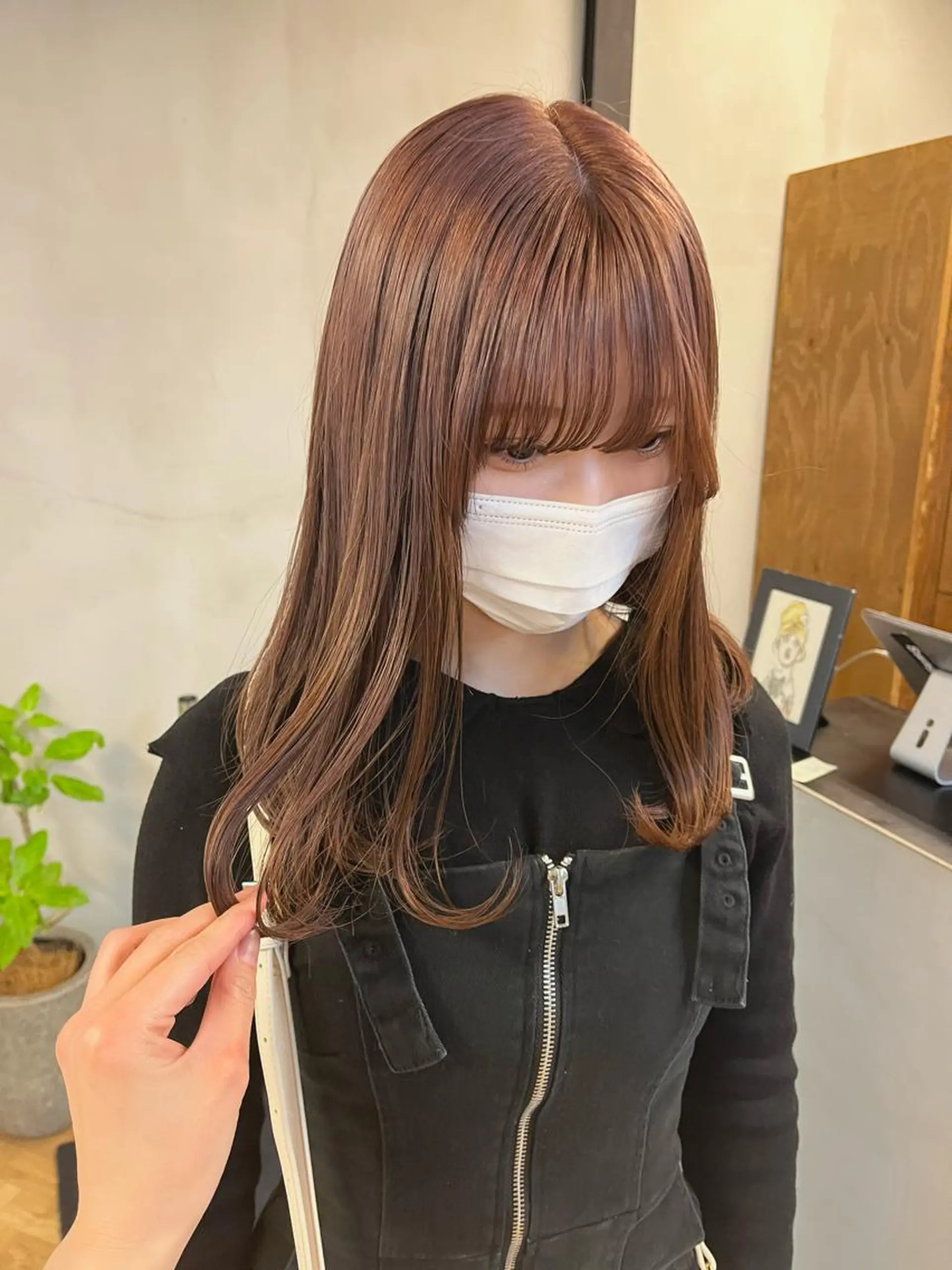 ミディアム カラー ブリーチ ピンクカラー ena/ブリーチなし 透明感・レイヤー🎀のヘアスタイル