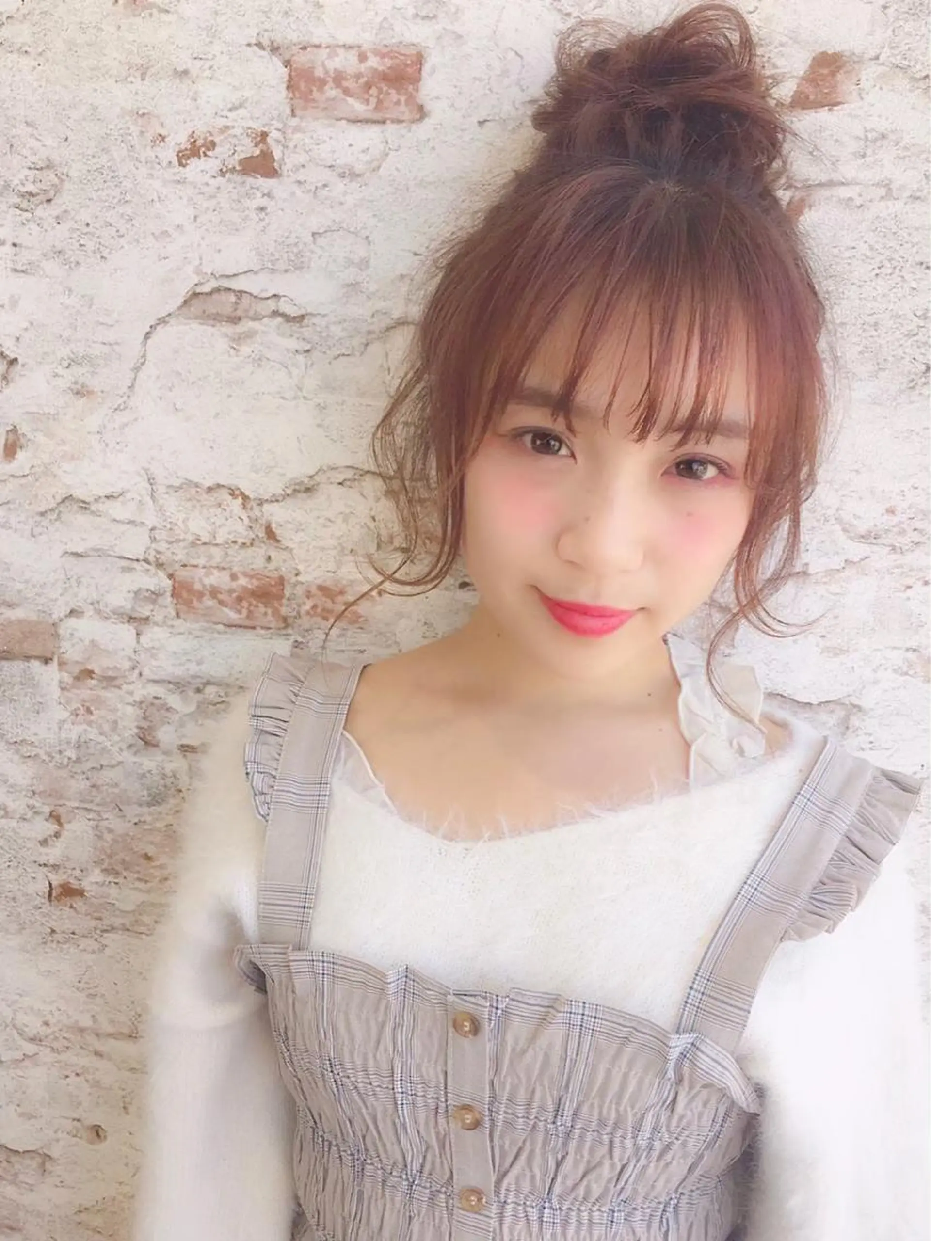 ミディアム ヘアアレンジ お団子ヘア Watai 艶髪 當間 大知のヘアスタイル