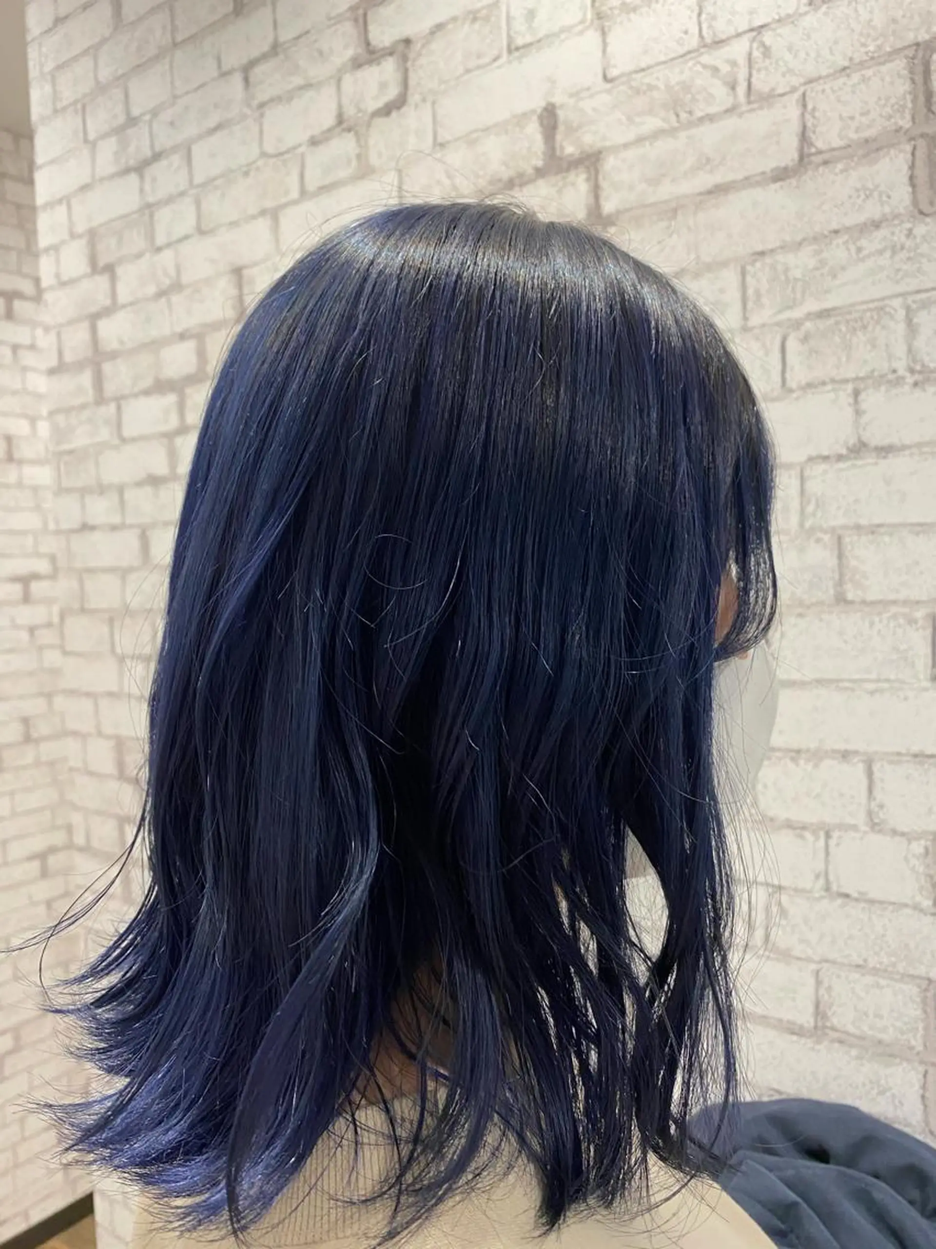 ミディアム カラー ブリーチ ブルーカラー ネイビーカラー COLO✨️ 白川綺香のヘアスタイル