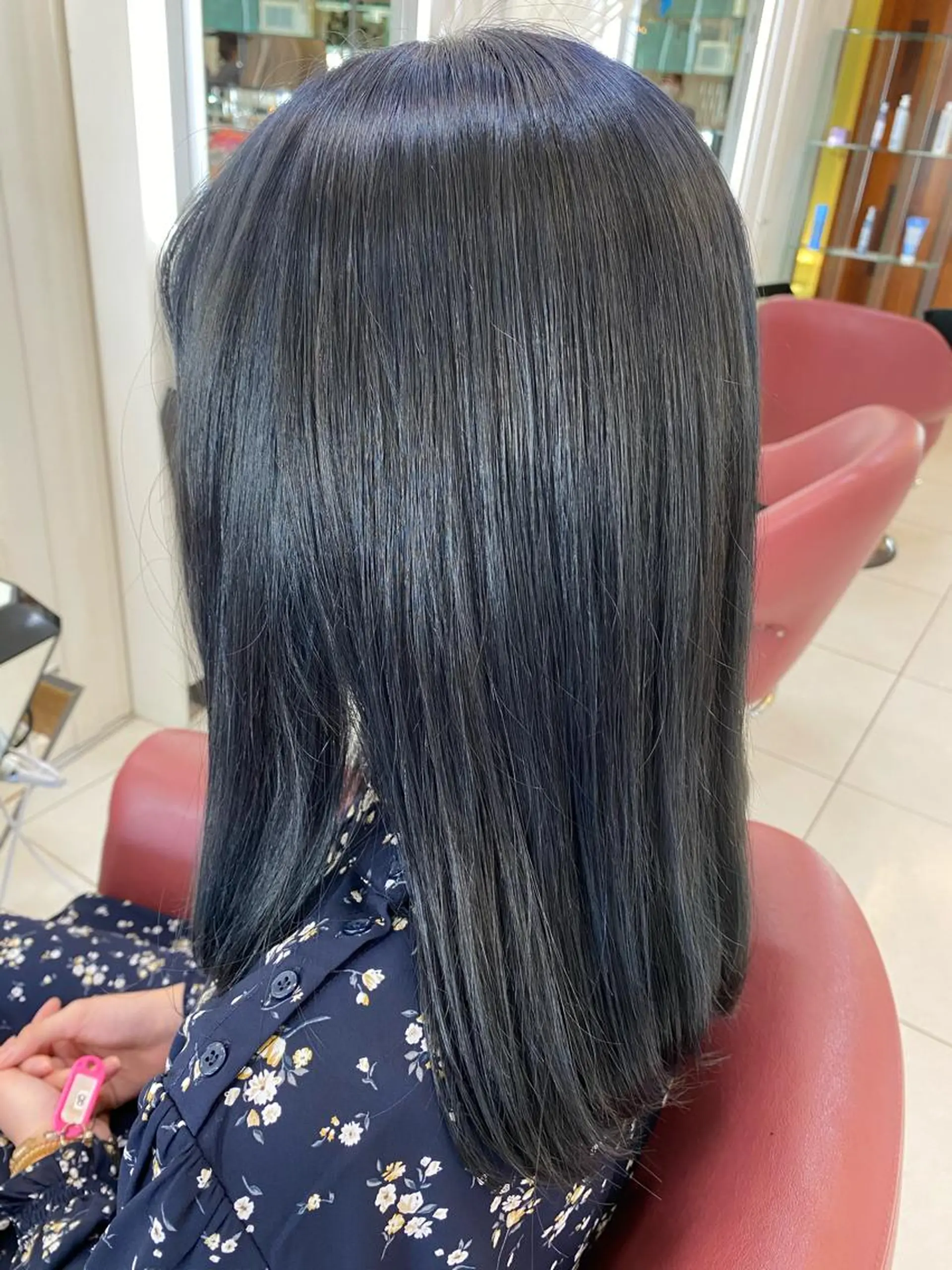 セミロング カラー 瀬川 茉衣子のヘアスタイル