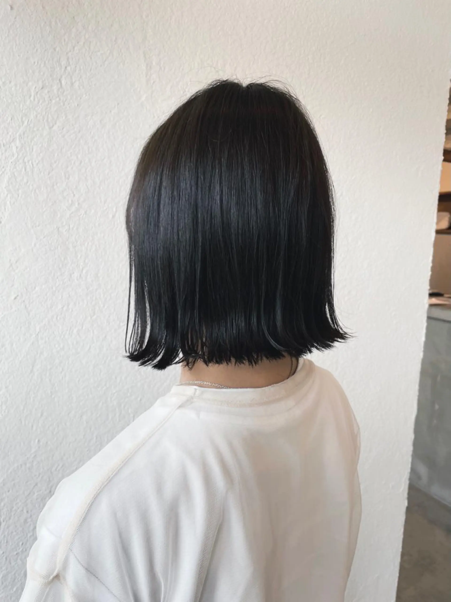 ショート カラー 切りっぱなしボブ ブルーカラー ブルージュ ボブ 髪質改善特化 谷口祐綺のヘアスタイル