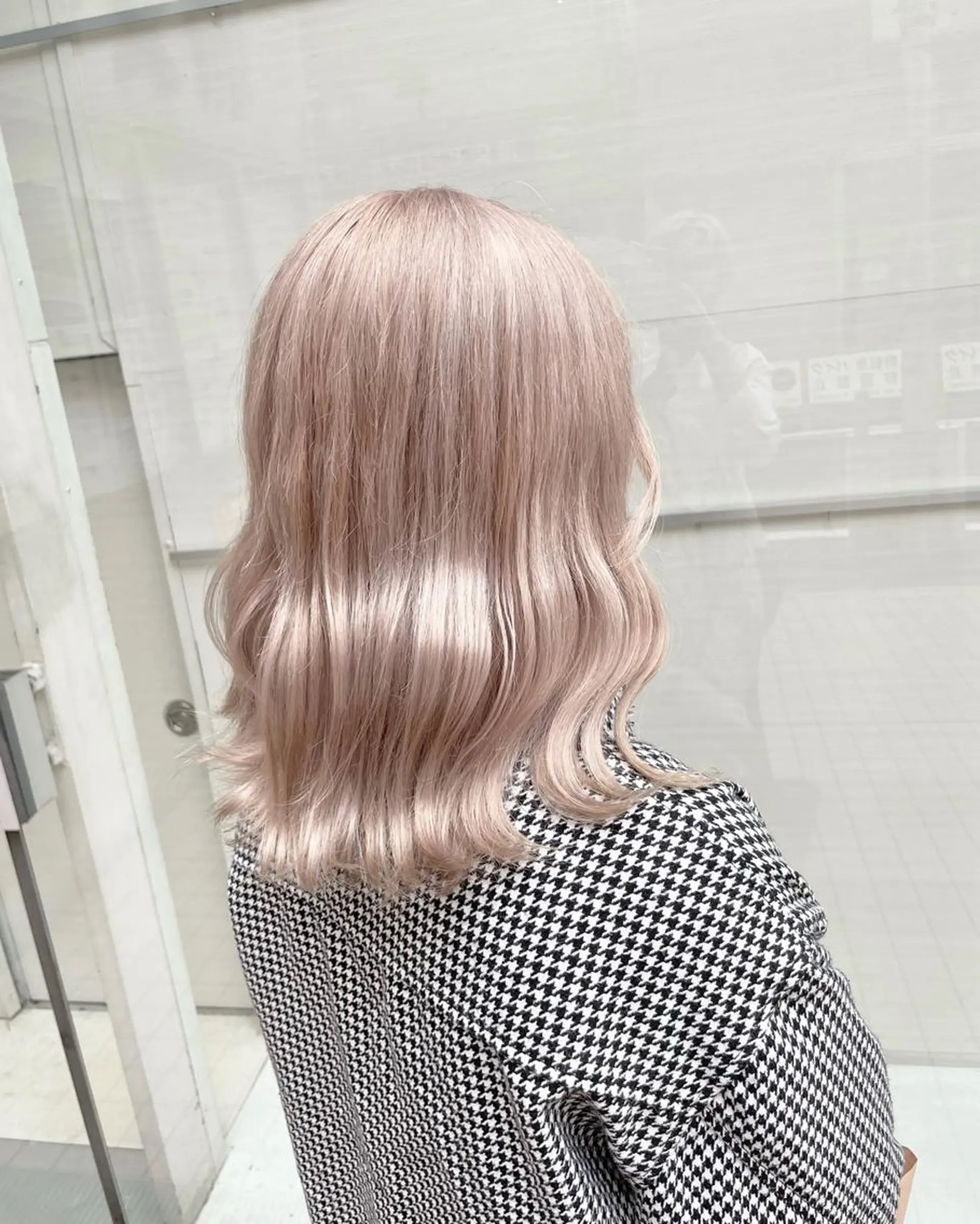 ミディアム カラー 🩵ハイトーン 美咲🩵のヘアスタイル