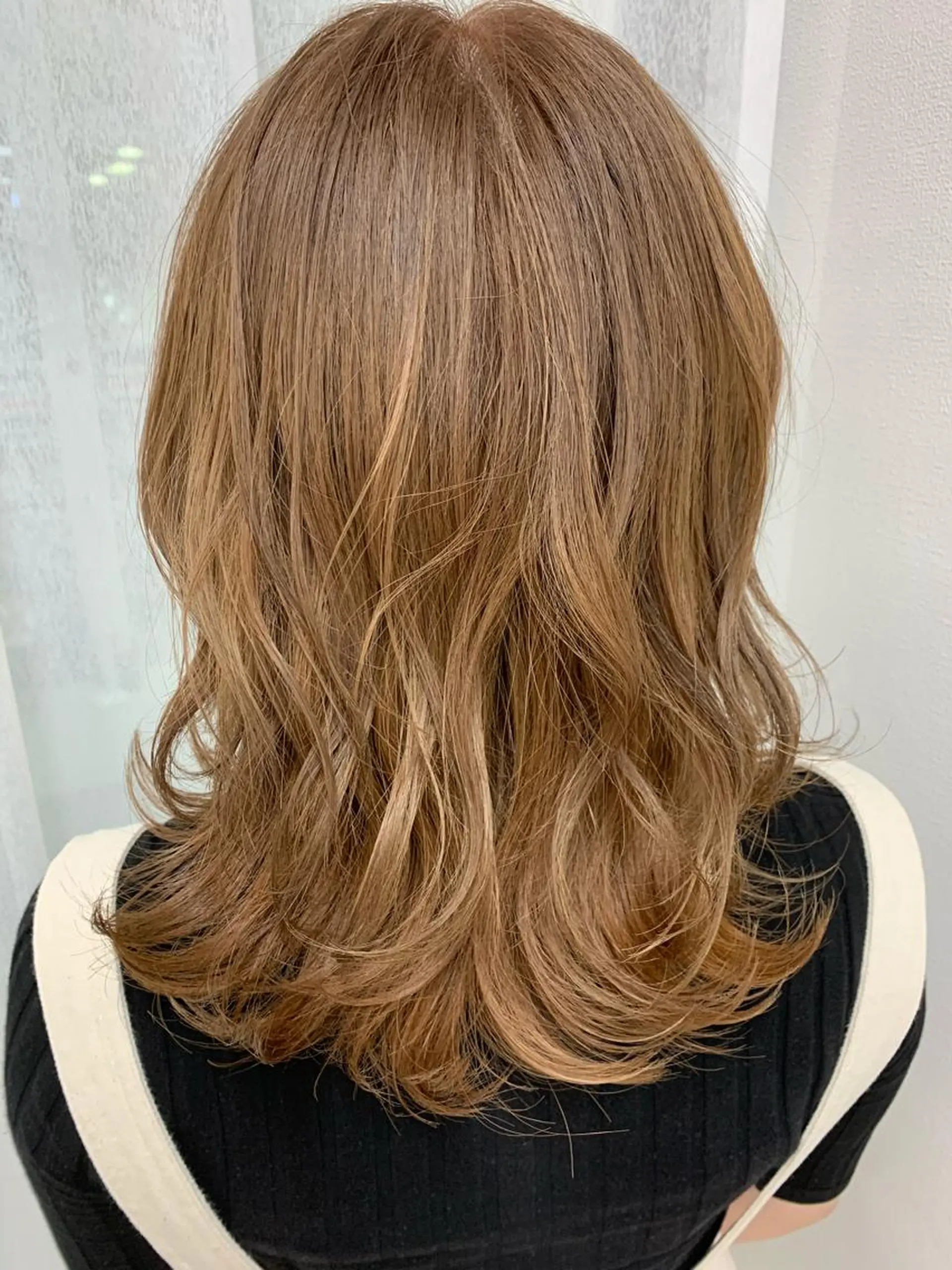 ミディアム レイヤーカット LUNON/田河優花 /デザインカラーのヘアスタイル