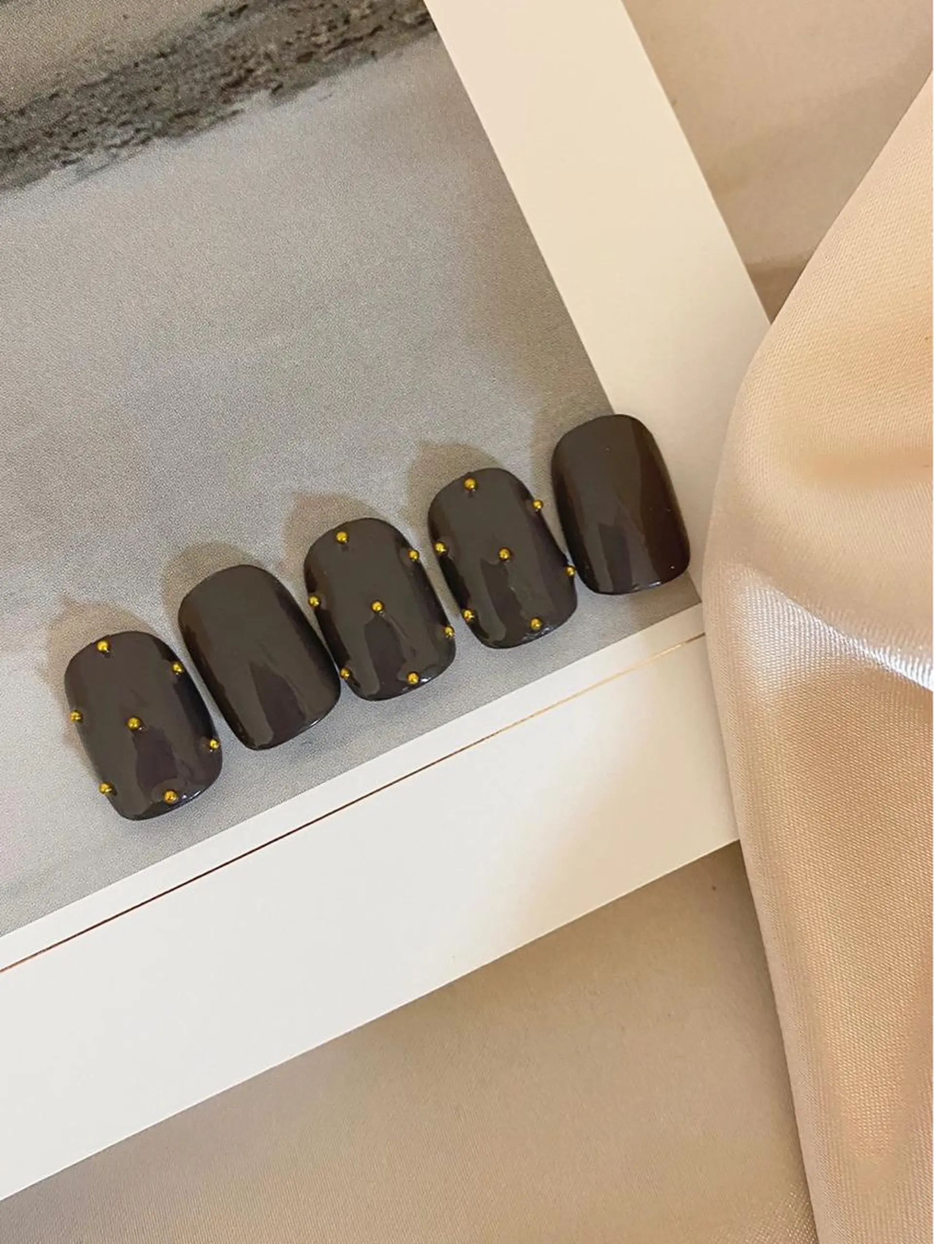 ネイル ドット バレンタイン 冬ネイル h.ours _のネイルデザイン