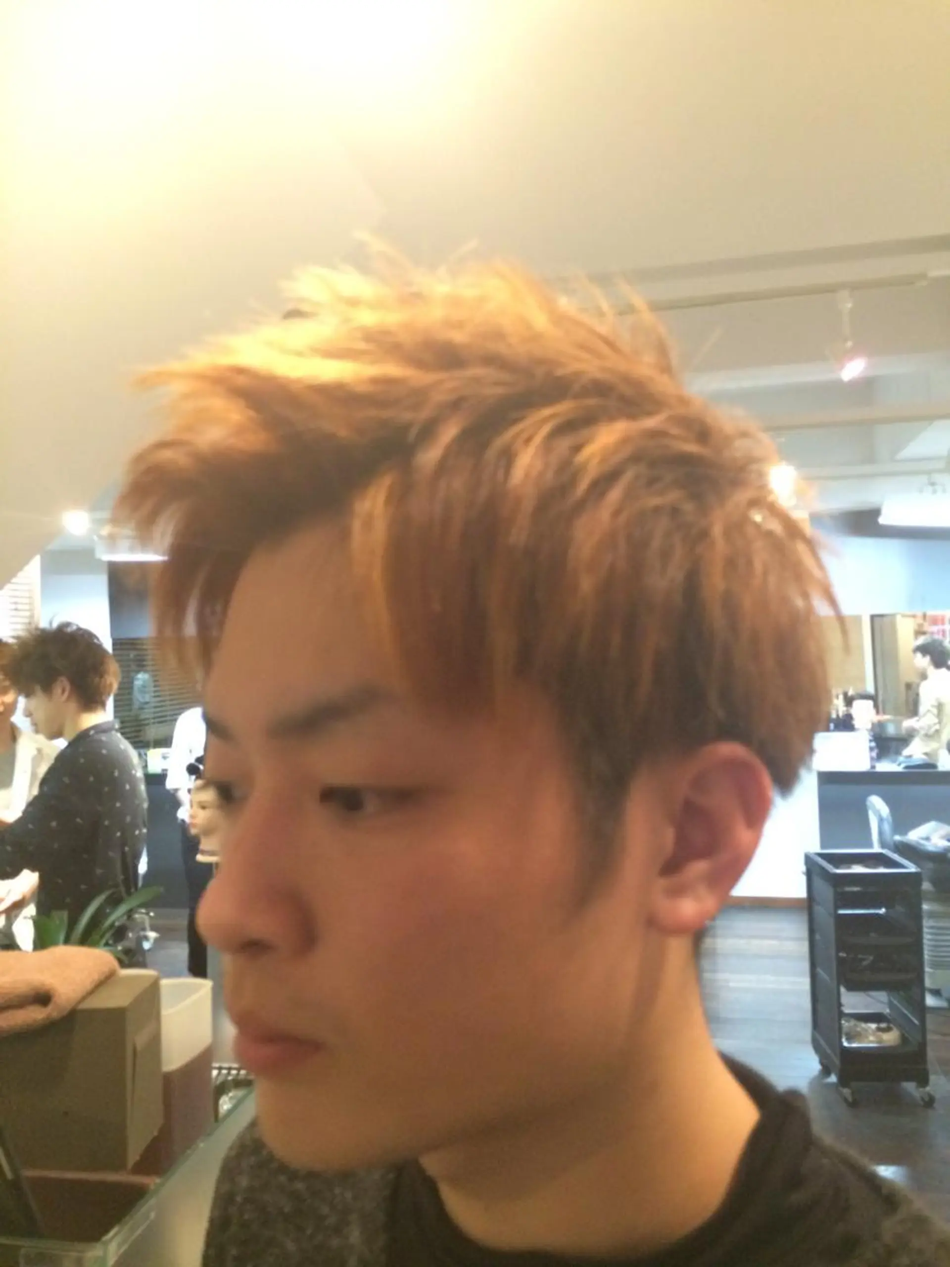 ショート メンズ アップバング 刈り上げ 向井 優汰のヘアスタイル