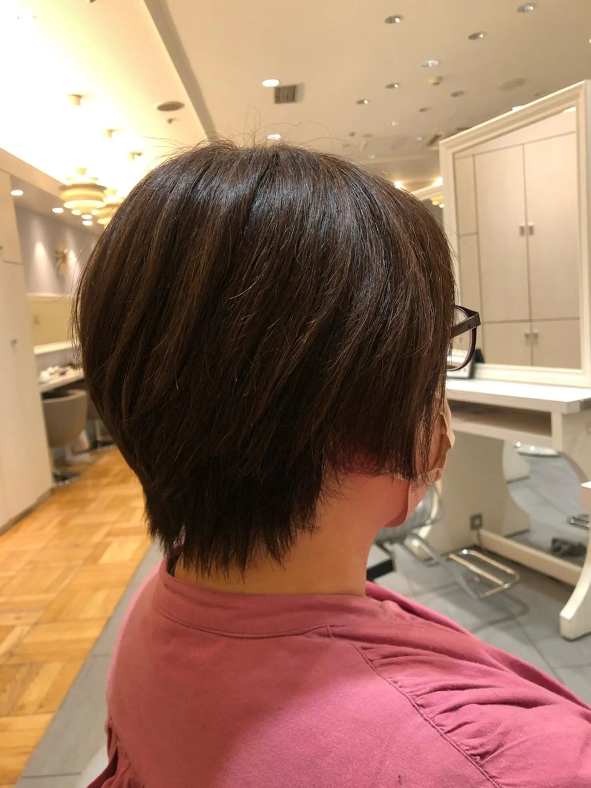 ショート カラー ショートヘア Ｈａｉｒ’ｓ Ｇａｌｌeｒｙ所属・コテ巻きパーマ 阪上 沙織のヘアスタイル