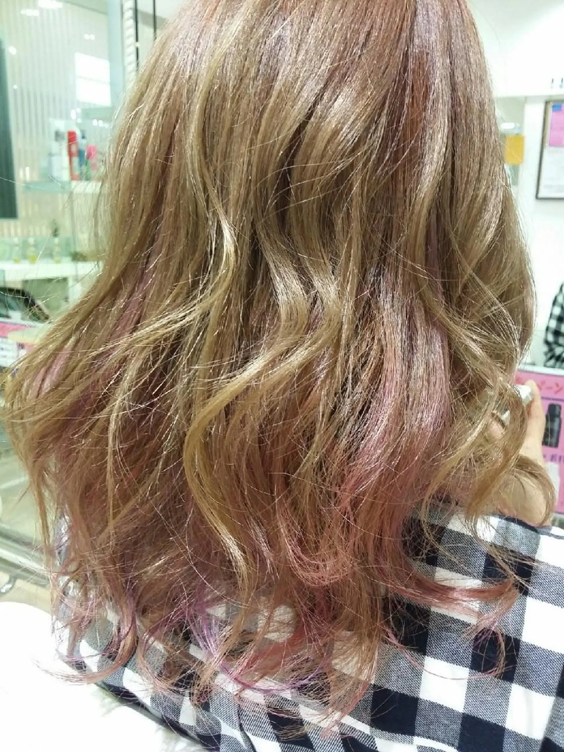 セミロング カラー メッシュ ピンクカラー パープルカラー きむえり/髪質改善 /うねり広がり改善のヘアスタイル