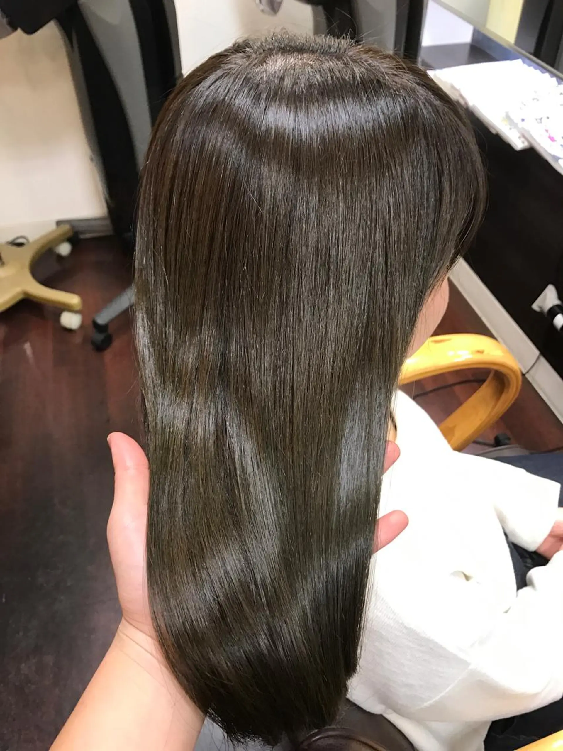 セミロング 前之園 ひかるのヘアスタイル