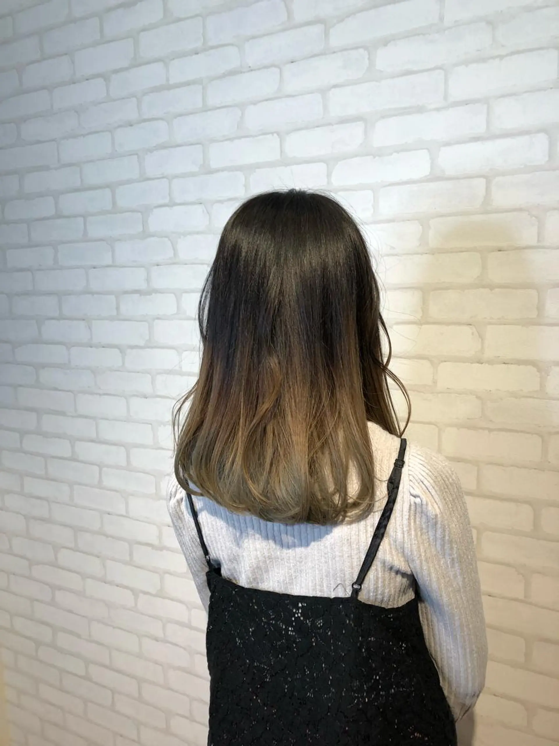セミロング ミヤザキ タクトのヘアスタイル