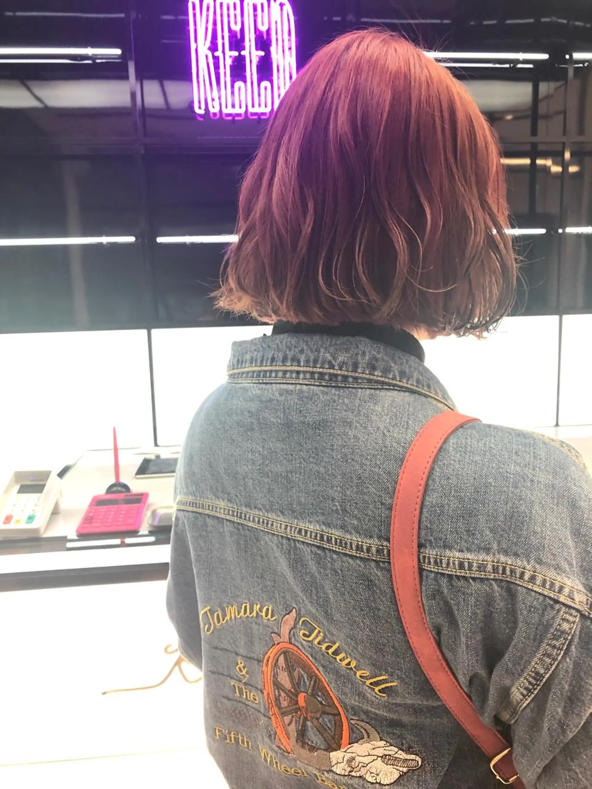 ミディアム カラー 黒髪 ブリーチ ブリーチなしカラー ヘアカラー 相川 愛実のヘアスタイル