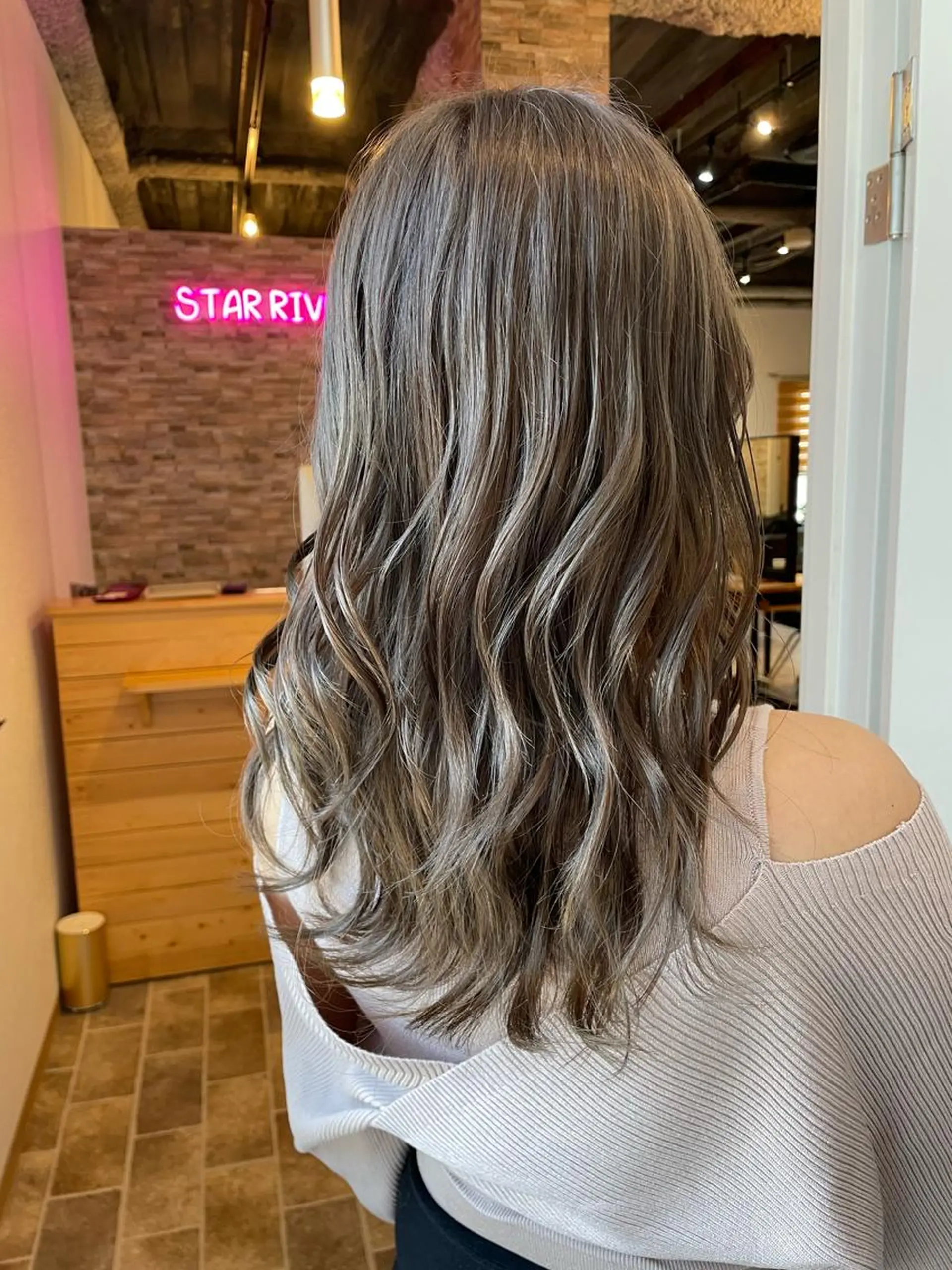 ロング カラー グレージュ カット ヘアカラー YUI/ ブリーチカラー🌷のヘアスタイル