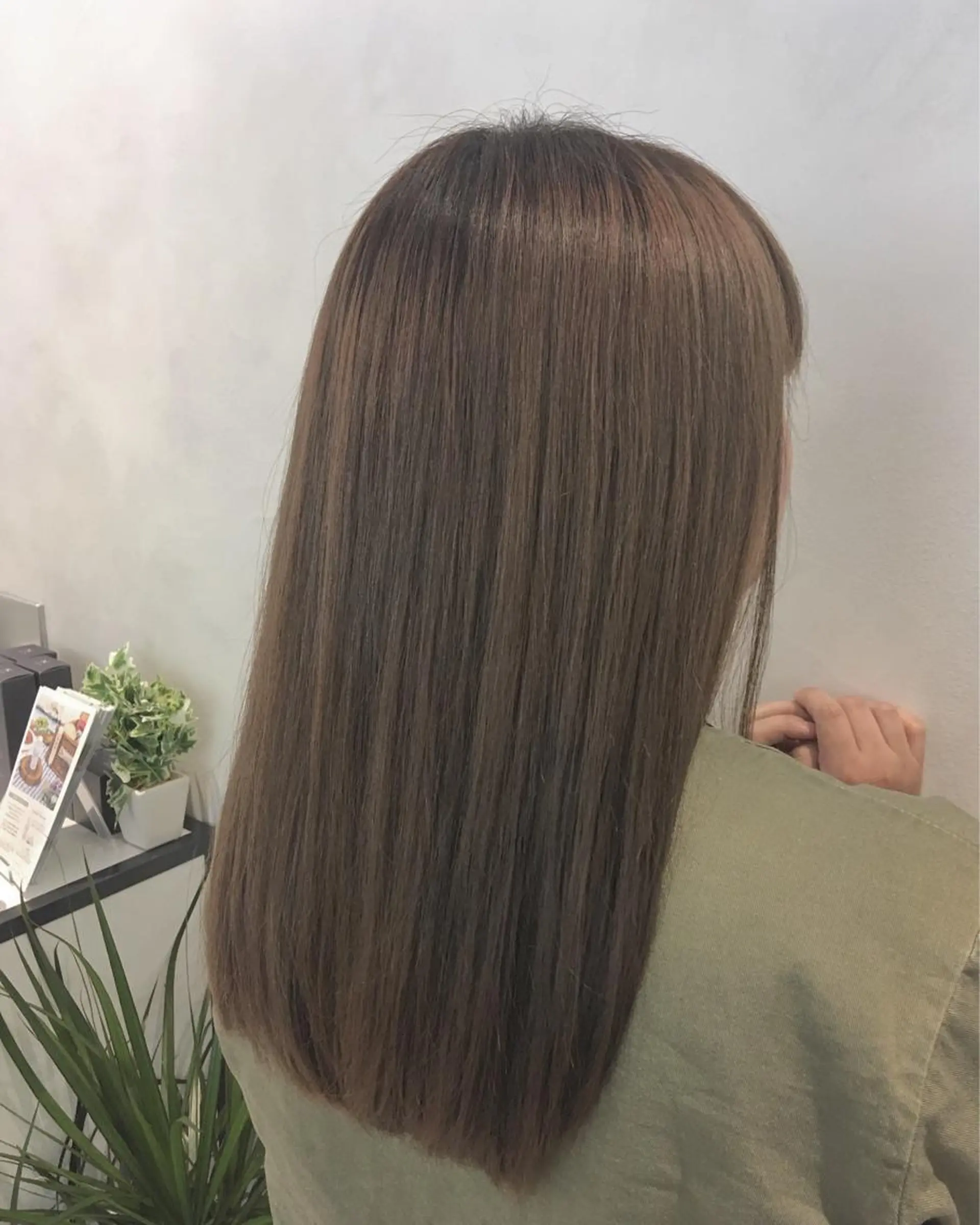 セミロング カラー ヘアアレンジ アッシュ ベージュカラー トリートメント エグチ アキラのヘアスタイル