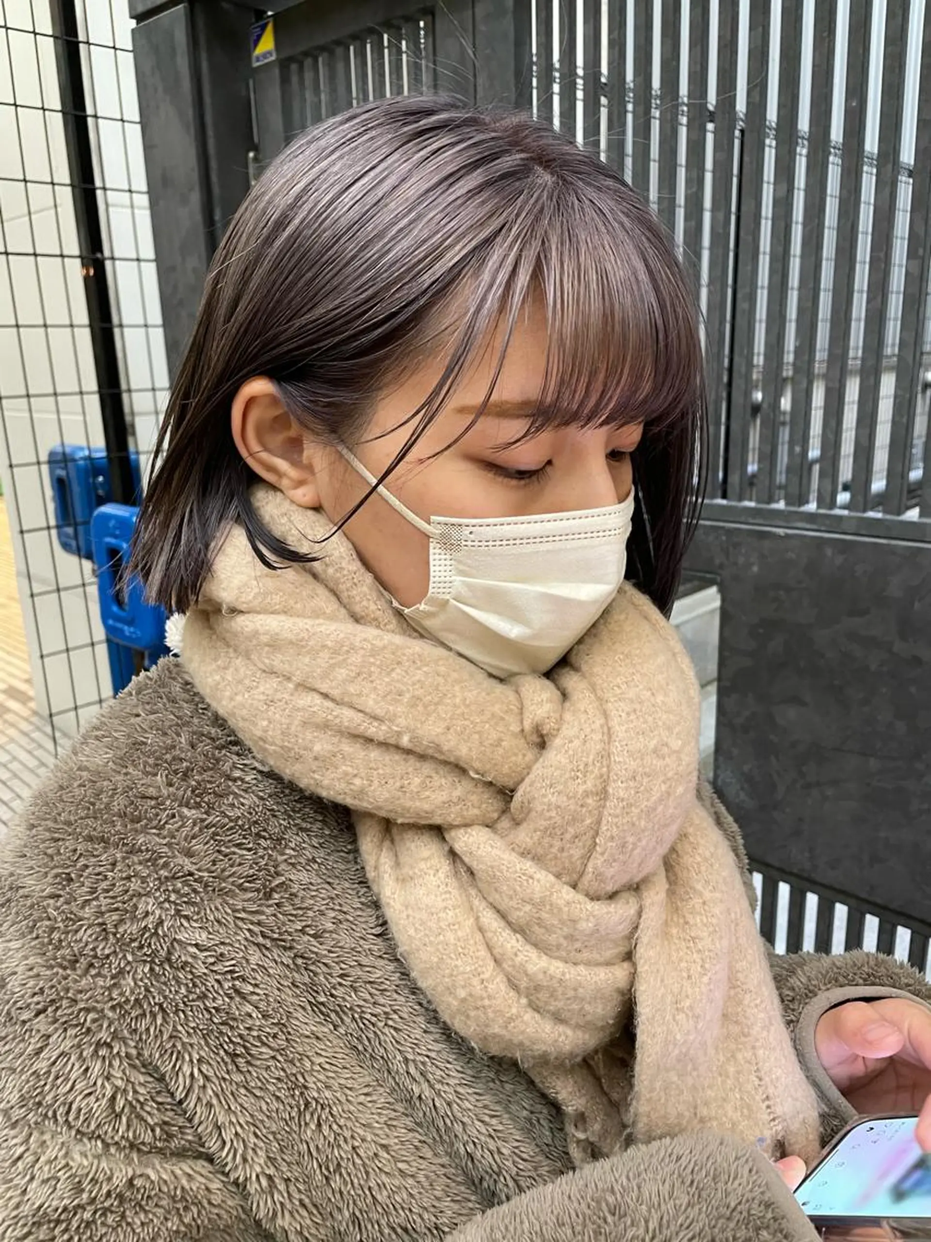 ショート カラー ブリーチ グレージュ シルバー シルバーグレージュ ショートヘア 限定クーポン 💕大量更新ブリーチのヘアスタイル