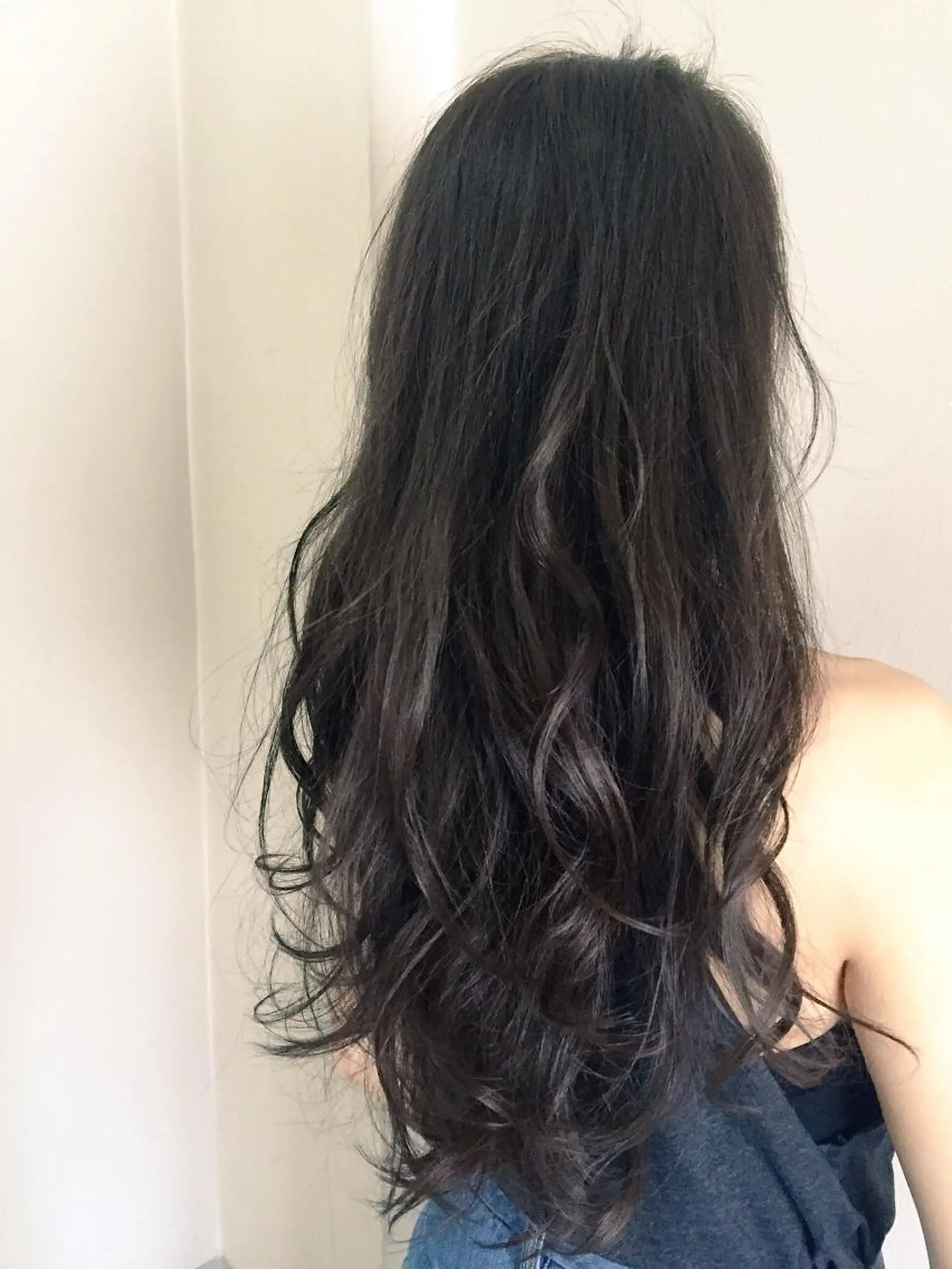 ロング カラー パーマ アッシュ ダークグレー 若杉 諒のヘアスタイル