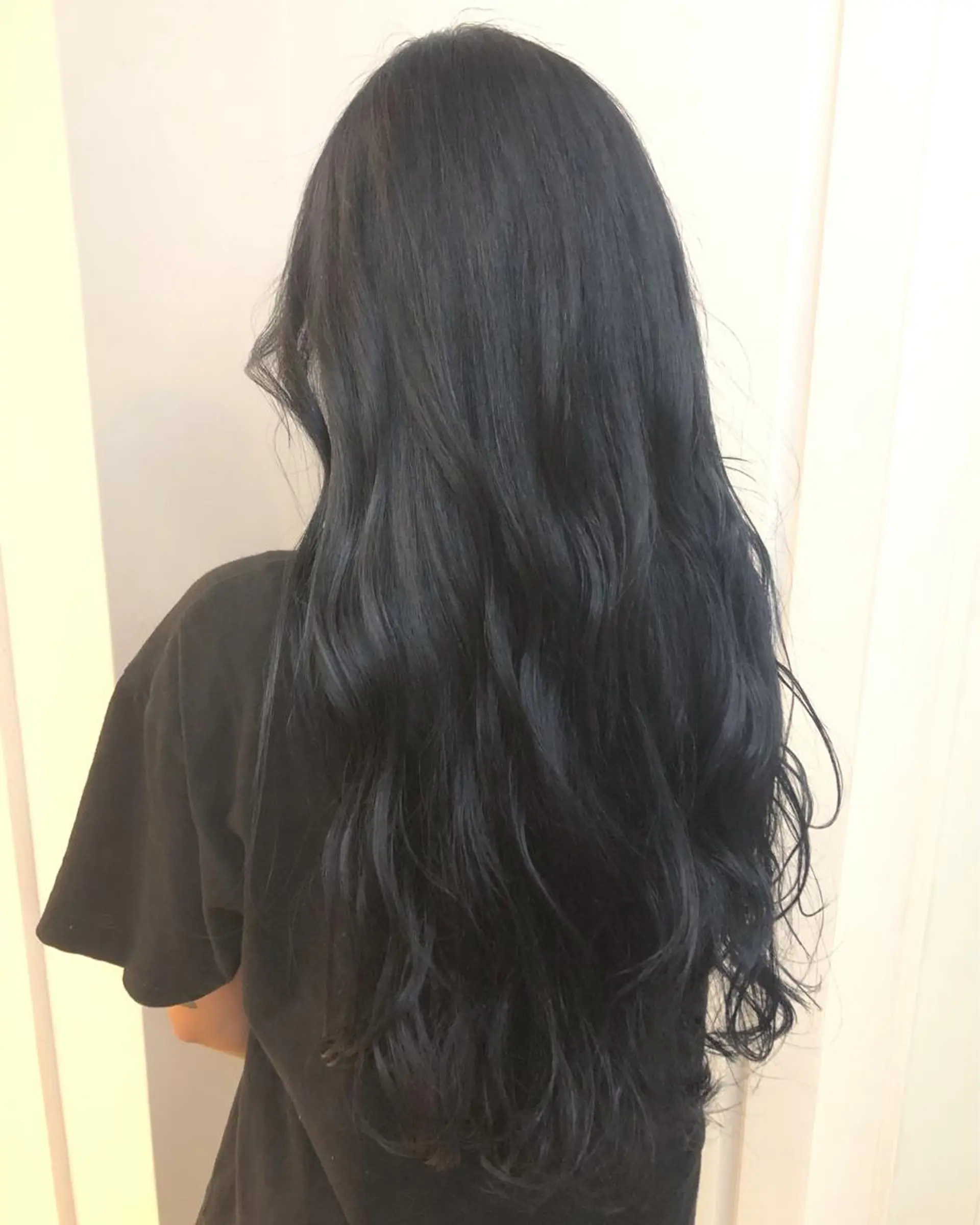 ロング カラー ブリーチ ネイビーカラー 西村 有紗のヘアスタイル