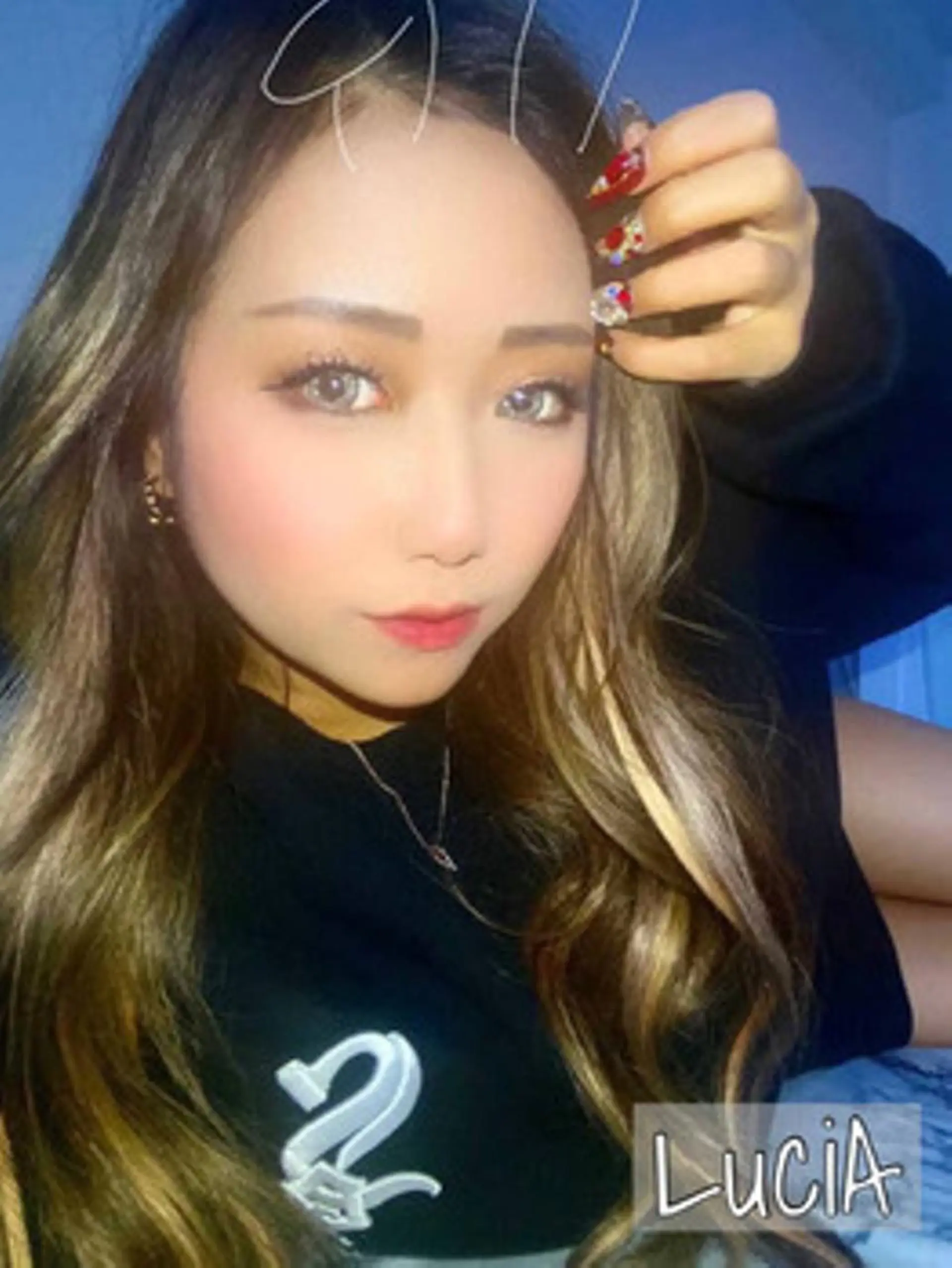 カラー ロング ヘアアレンジ LuciA エクステカラーのヘアスタイル