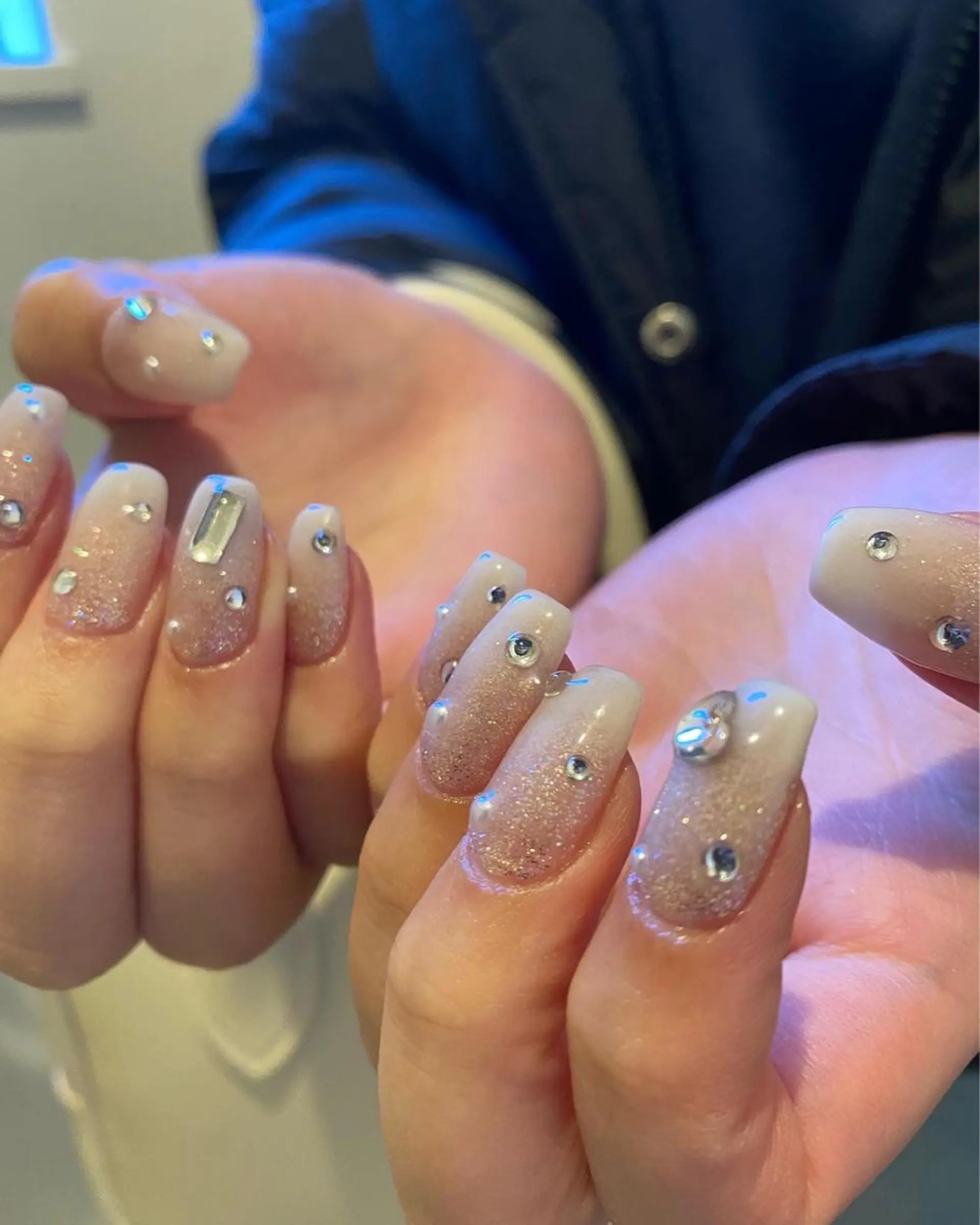 ネイル ストーンネイル Elle. ASAMIのネイルデザイン