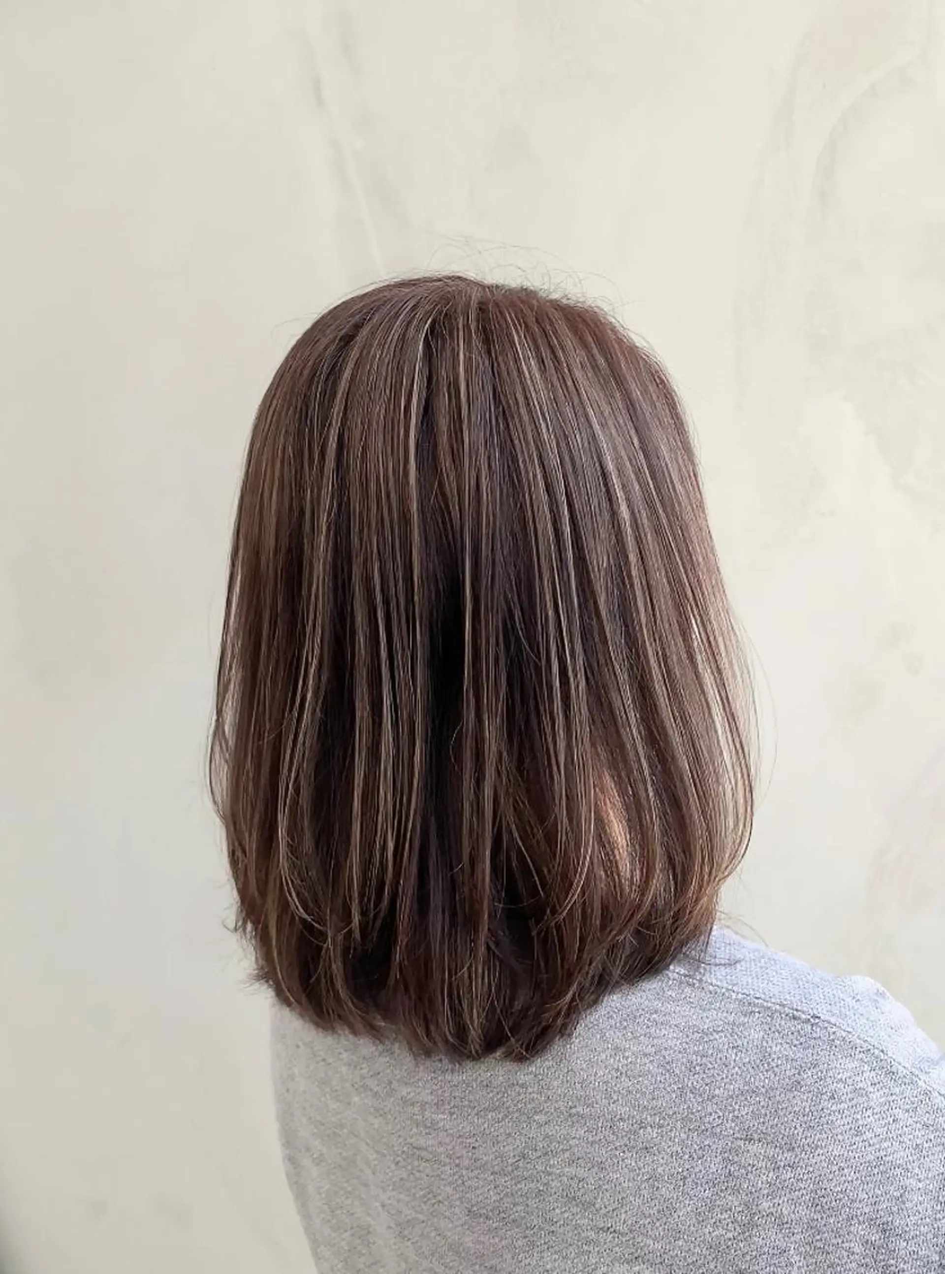 ミディアム カラー リサ tonieのヘアスタイル