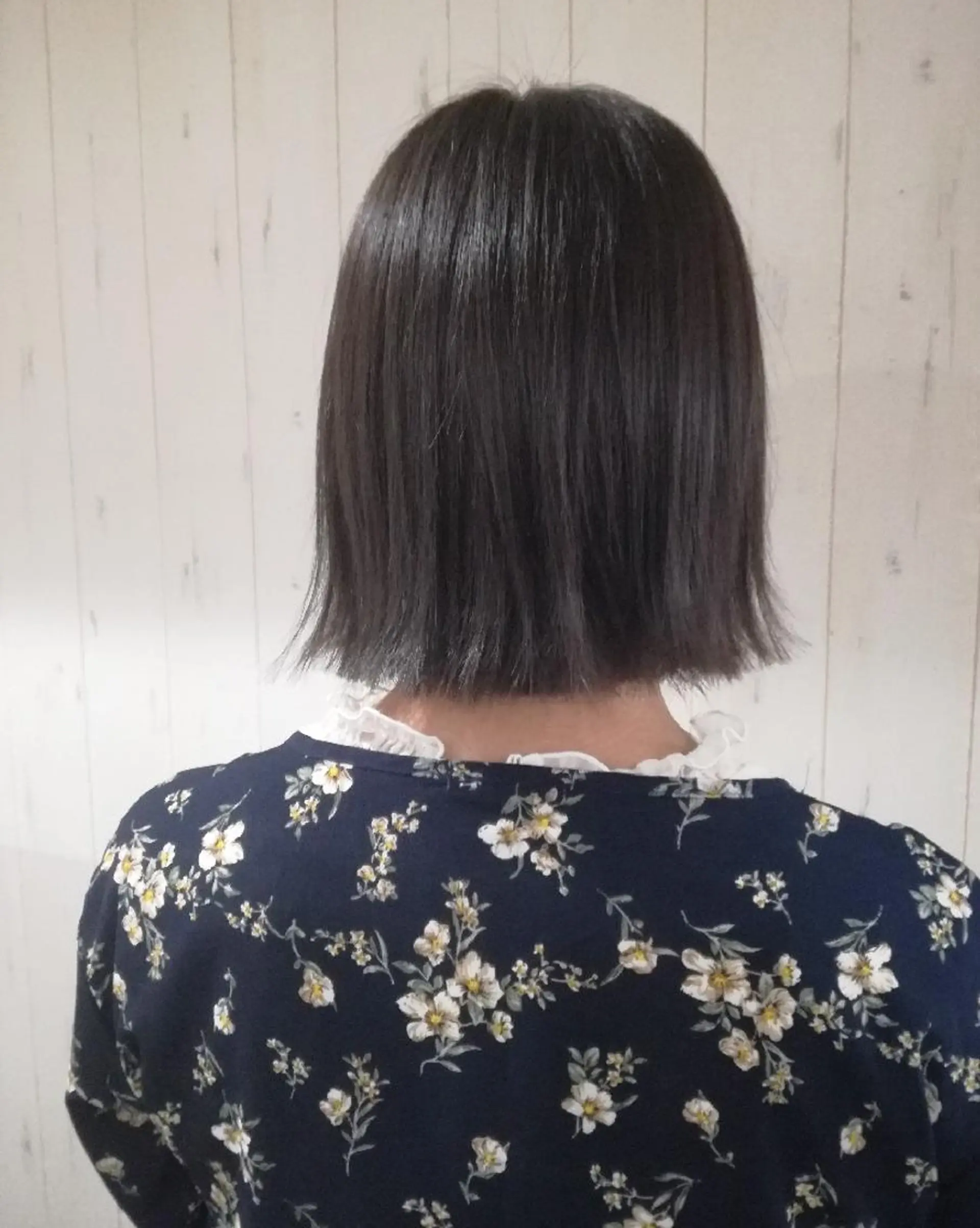 カラー ショート ショートボブ ダークグレー ダークグレージュ グレージュ ボブ 西川 敏夫のヘアスタイル