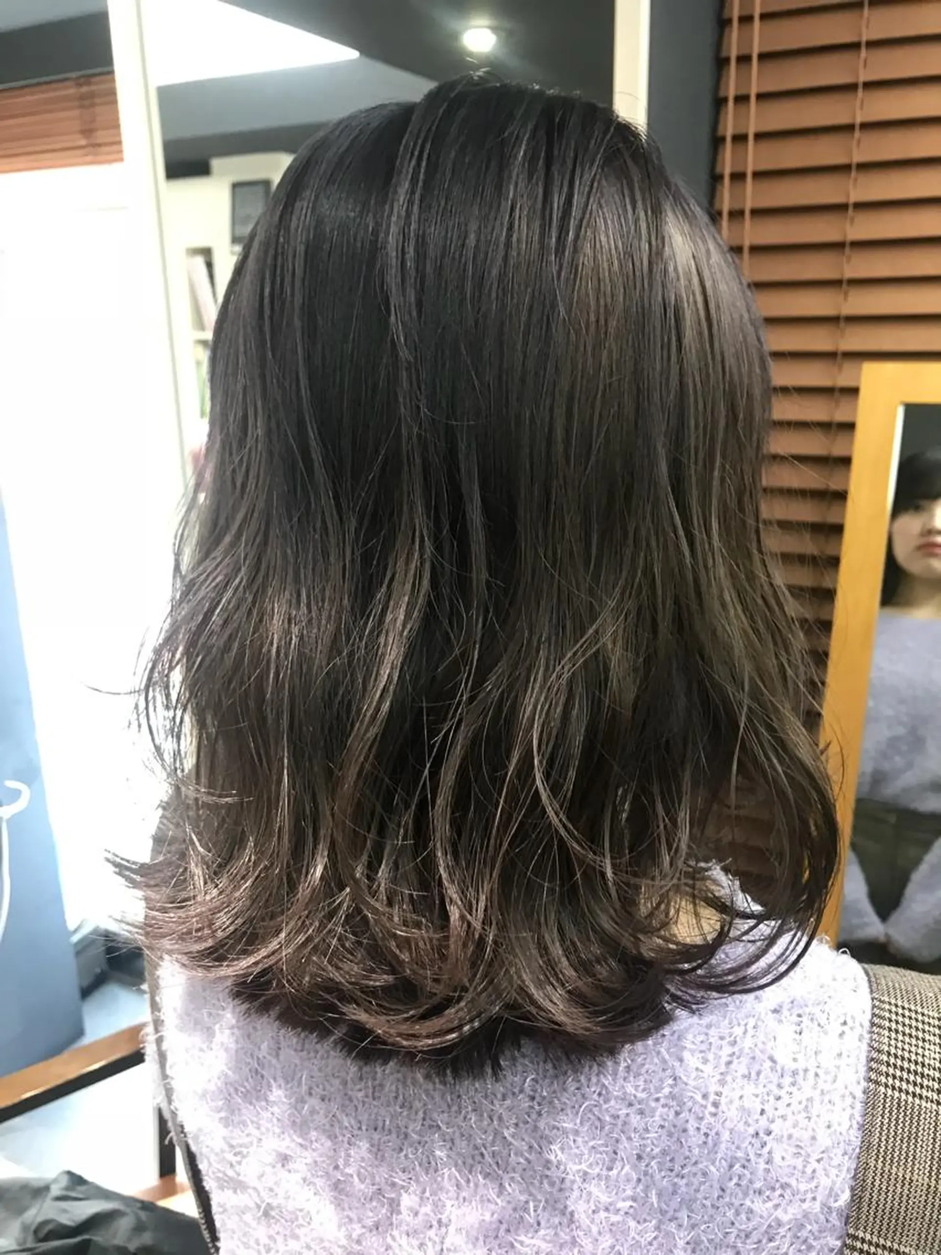ミディアム カラー レイヤー べージュ 白石研太のヘアスタイル