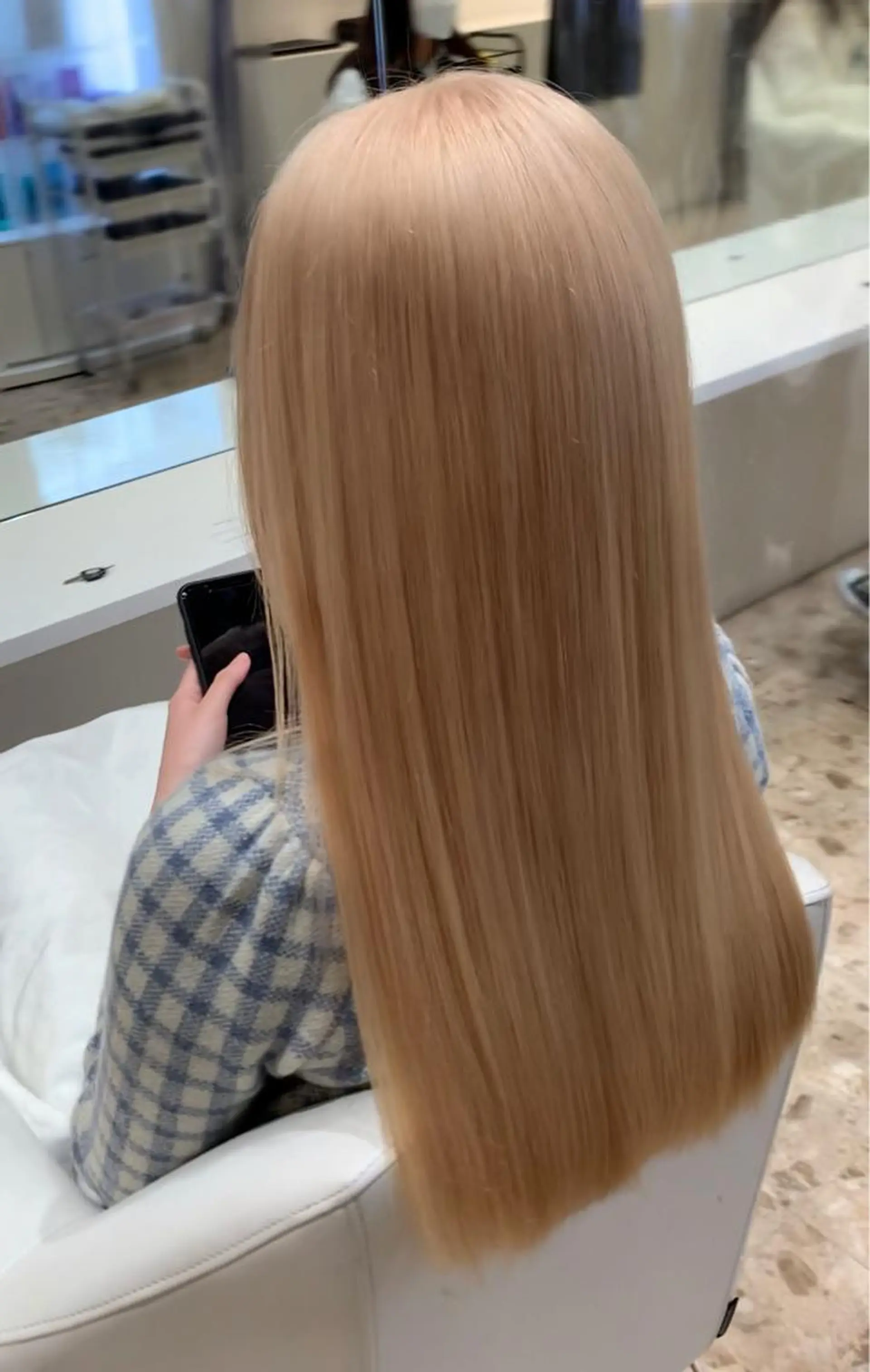 ロング カラー ブリーチ ブロンド Merly Osakaのヘアスタイル