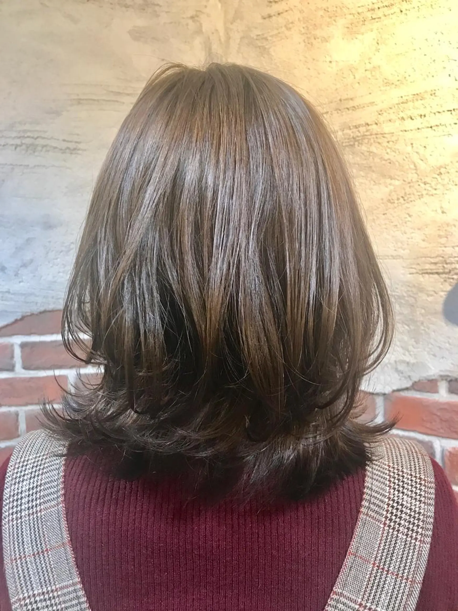 ミディアム くびれヘア レイヤーカット 外ハネヘア カット ヘアカラー レイヤーカット/ 根本瑠実のヘアスタイル