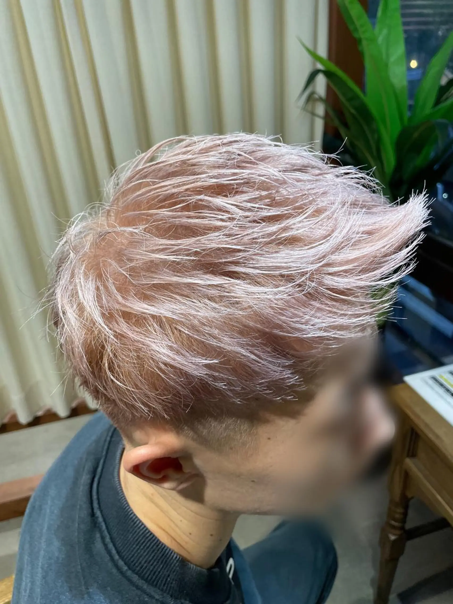 メンズ カラー メンズブリーチ ベージュカラー ブリーチ ピンクカラー ピンクベージュ ヘアカラー トリートメント 💓シールエクステ ルミエールのヘアスタイル